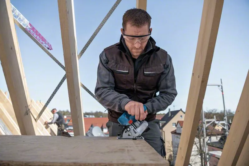 BOSCH COMBI-KIT 5 18V TOOLS: GSR 18V-55 + GWS 18V-10 + GKS 18V-57-2 + GSA 18V-LI + GST ​​18V-125 B + 3 4.0 AH BATTERIES + GAL 1880CV + BAG L (C) PROFESSIONAL