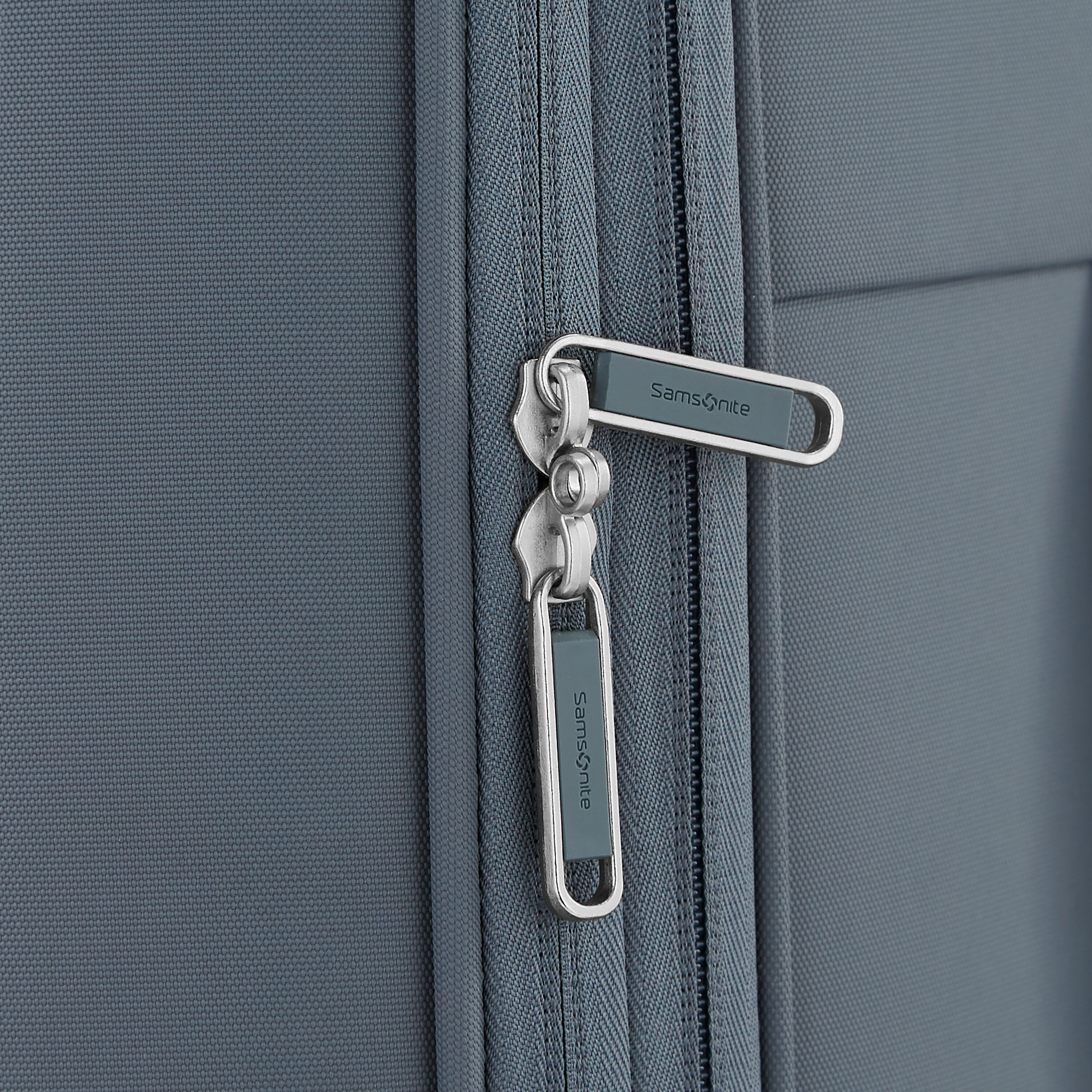 Samsonite ELEVATION™ PLUS SOFTSIDE LARGE EXPANDABLE SPINNER