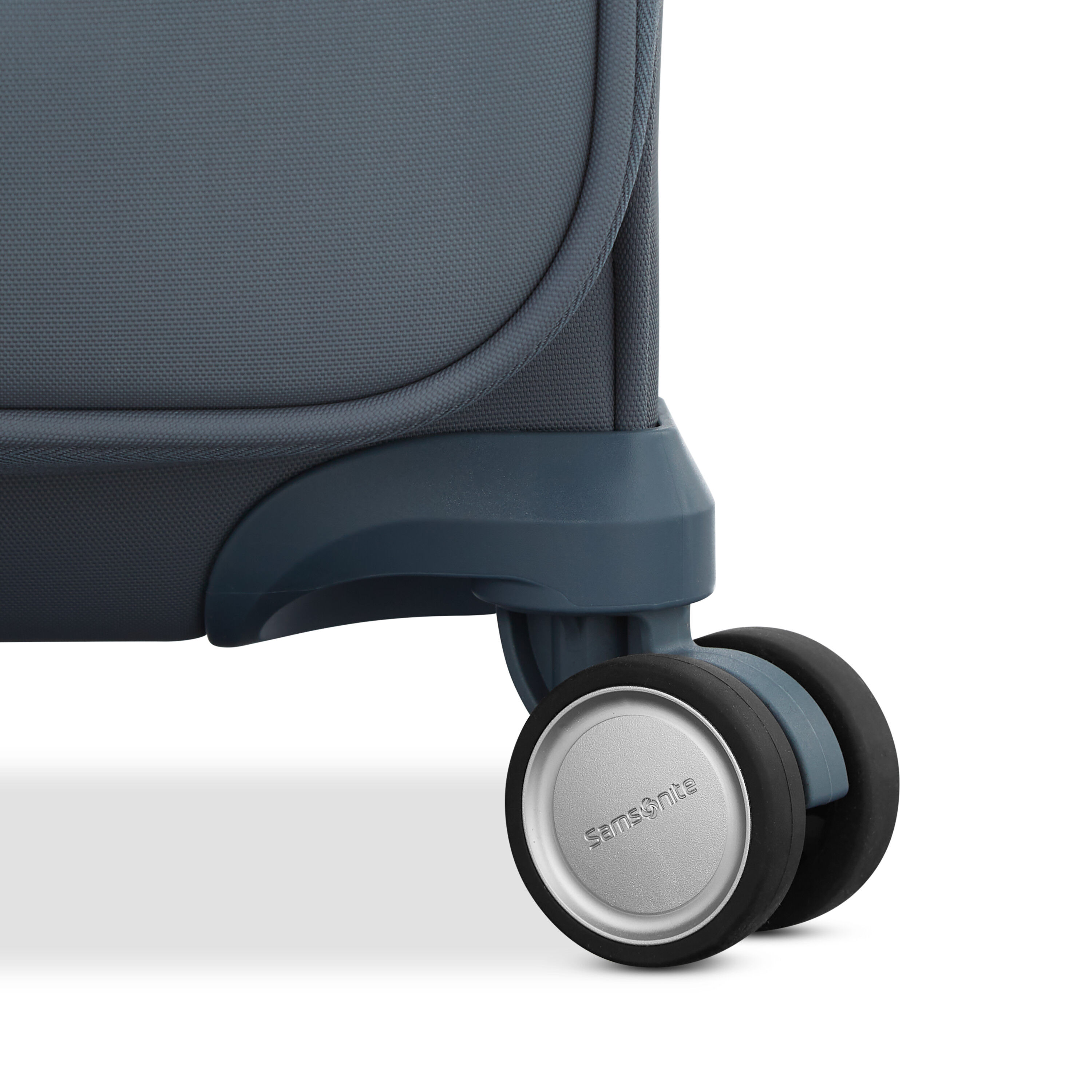 Samsonite ELEVATION™ PLUS SOFTSIDE 22 X 14 X 9 CARRY-ON SPINNER