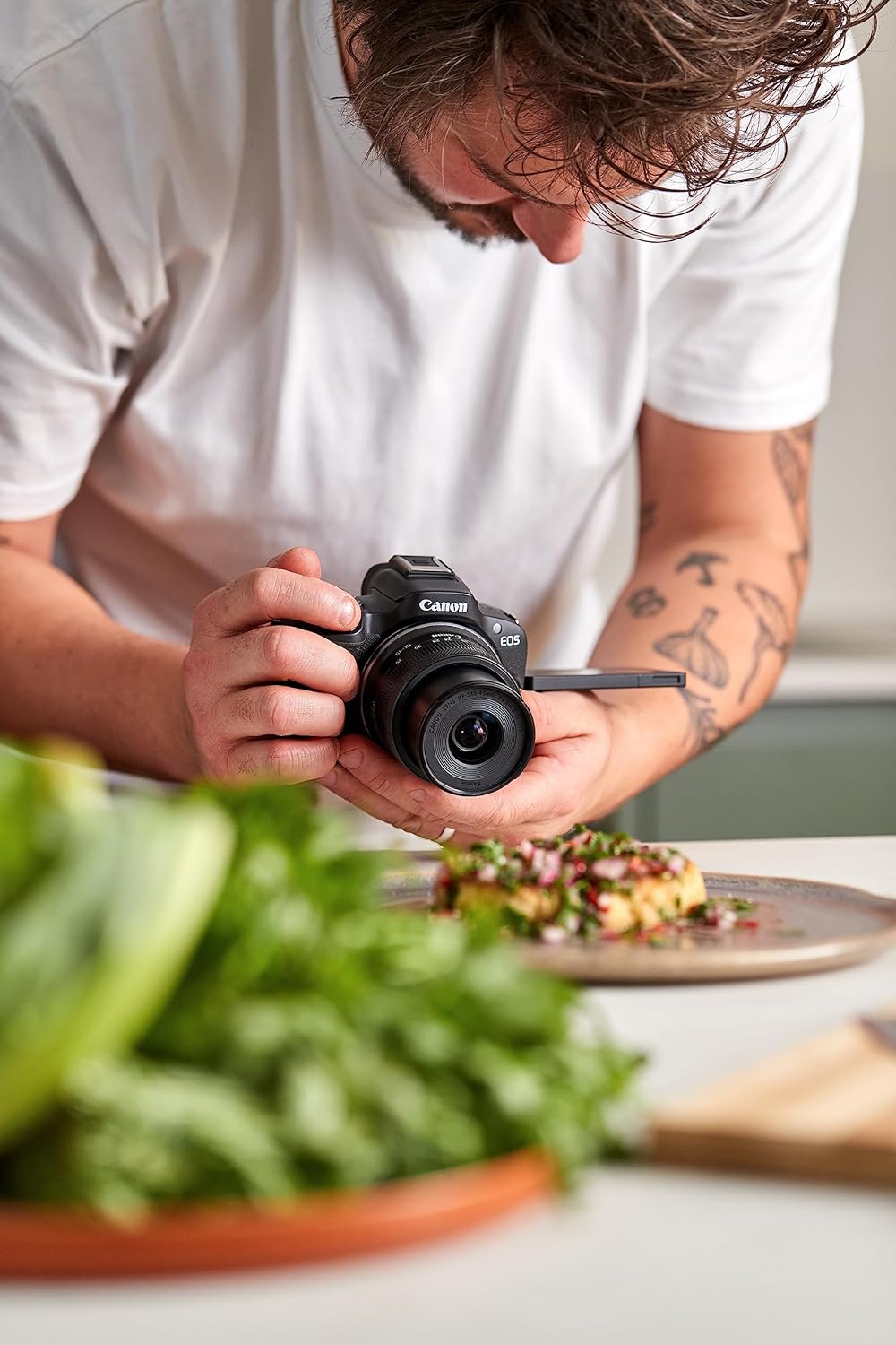 Canon EOS R50 Systemkamera + RF-S 18-45mm is STM Objektiv - Spiegellose Kamera Digitalkamera mit Autofokus