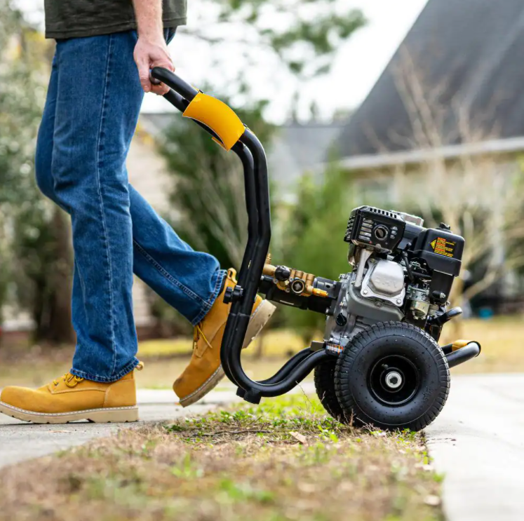 DEWALT 3600 PSI 2.5 GPM Gas Cold Water Professional Pressure Washer with HONDA GX200 Engine