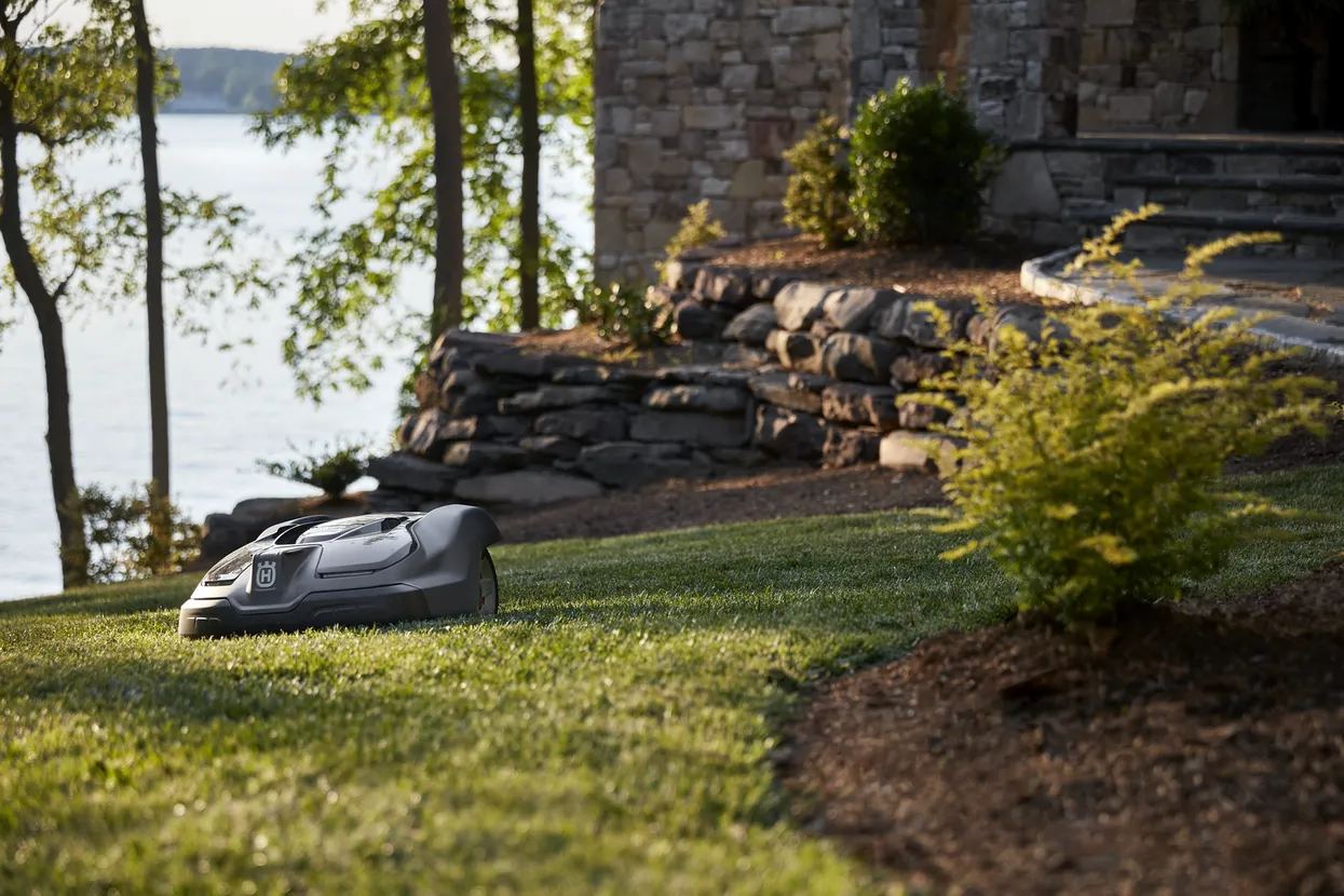 Husqvarna Residential Robotic Lawn Mowers AUTOMOWER® 450X