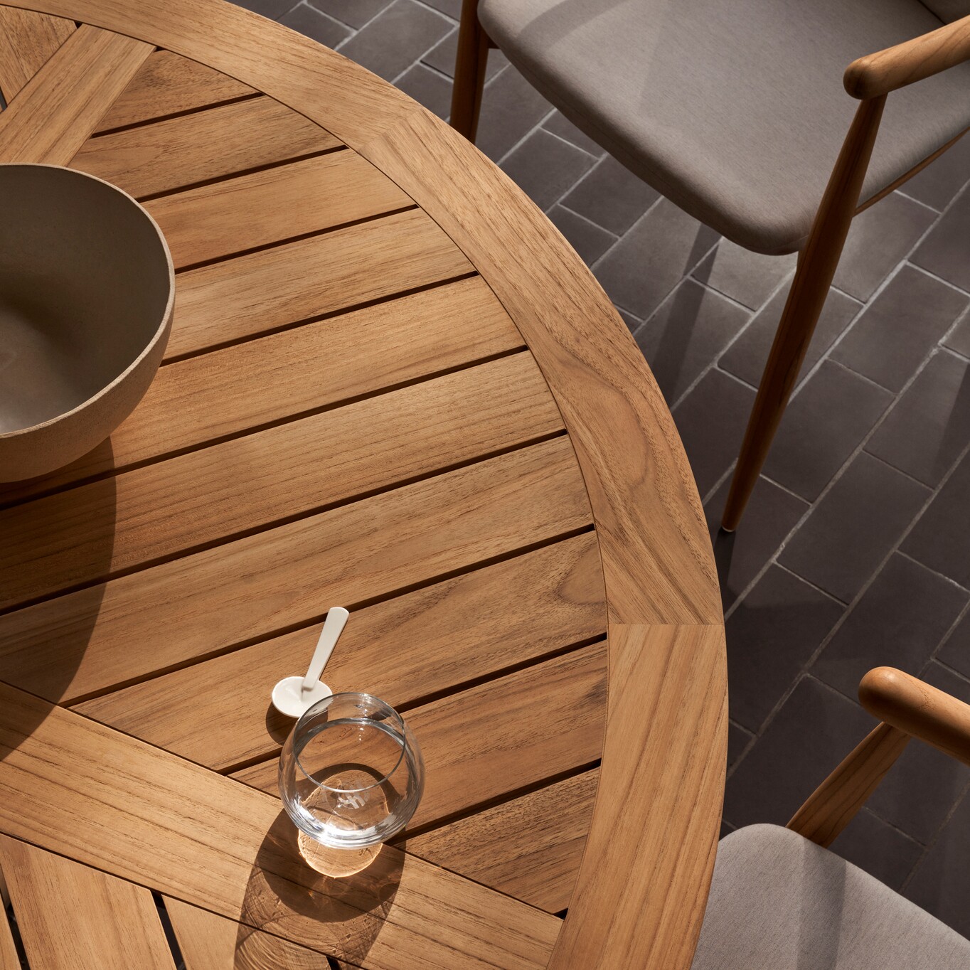 Embrace E022 Garden Dining Table Ø 110cm