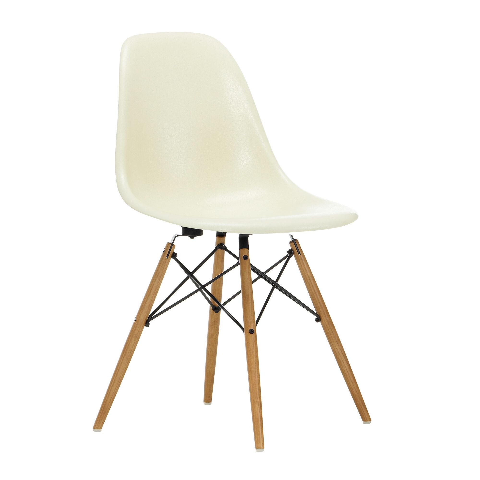 Eames Fiberglass Side Chair DSW Ash Base
