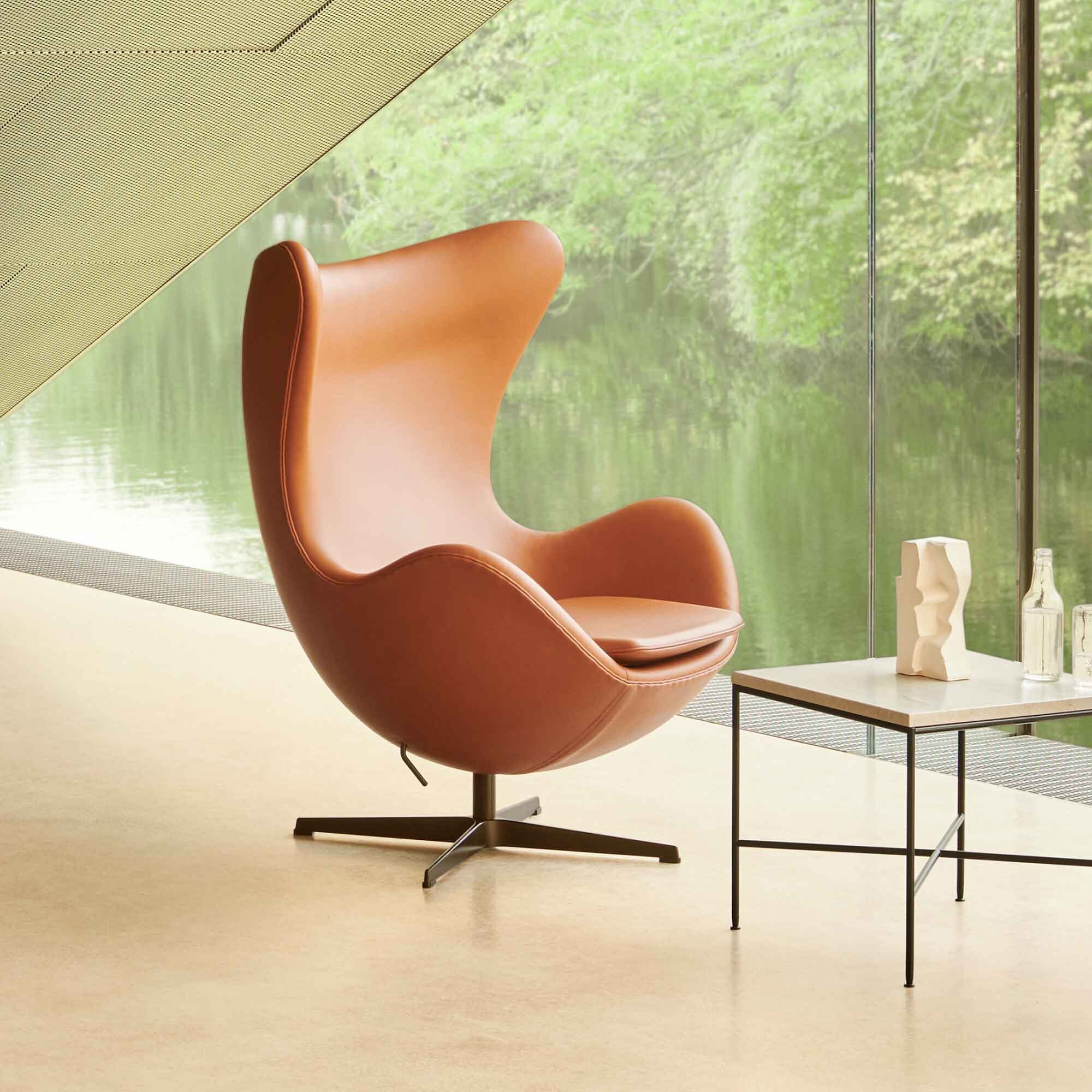 Egg Chair™ Loungechair Leather Brown Bronze Base