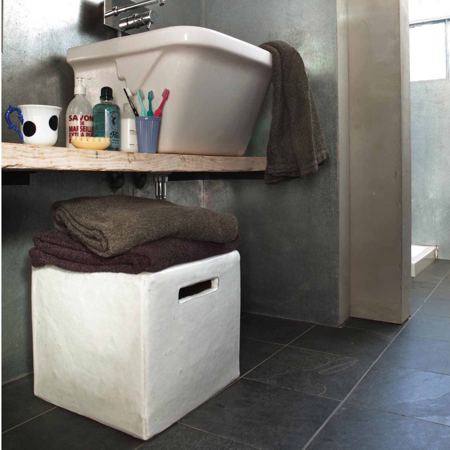 Inout Side Table / Stool