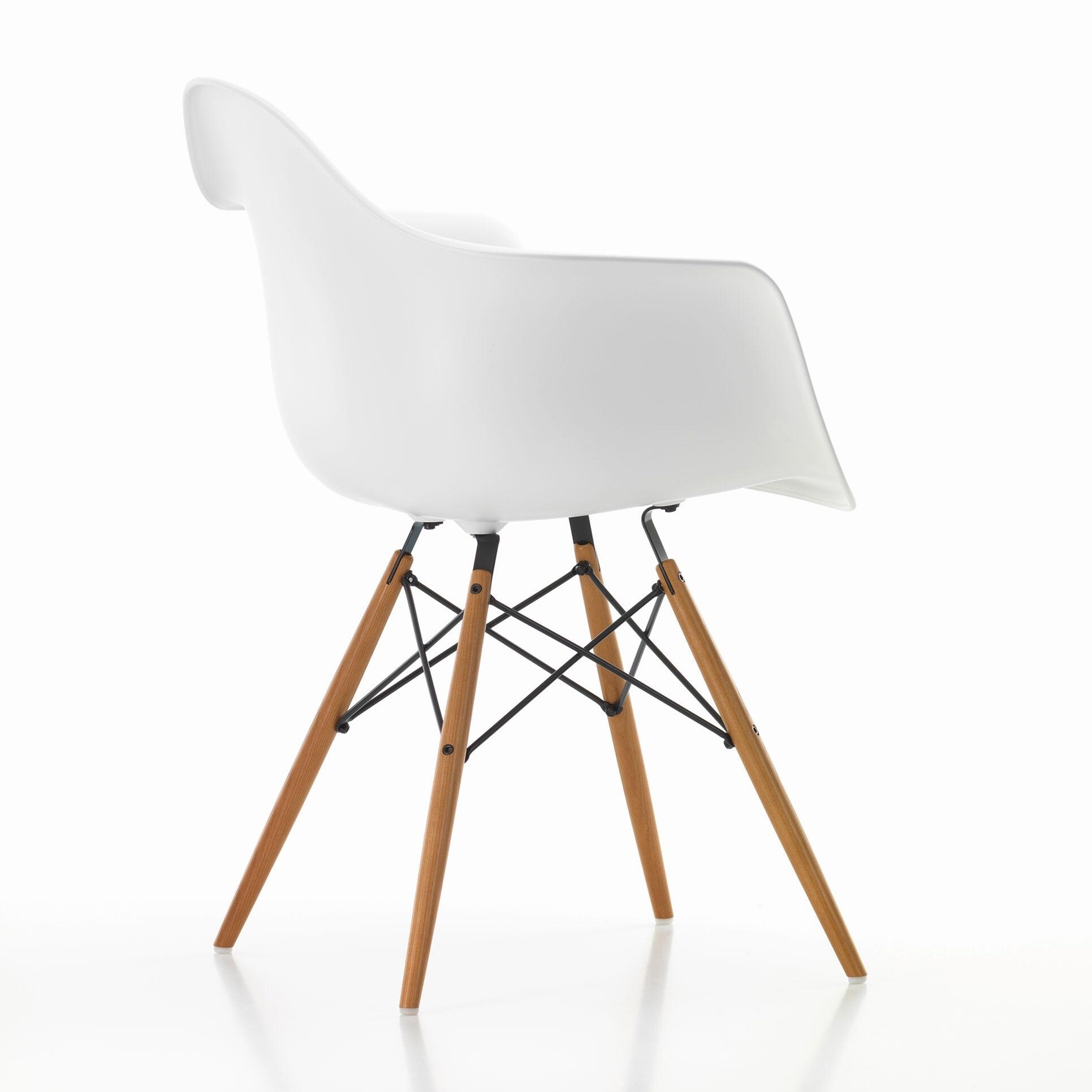 Eames Plastic Armchair DAW Ash Base