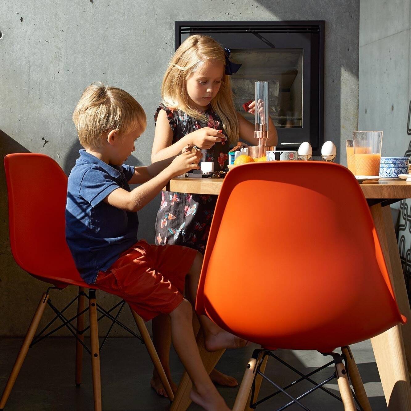 Eames Plastic Side Chair DSW RE Golden Maple