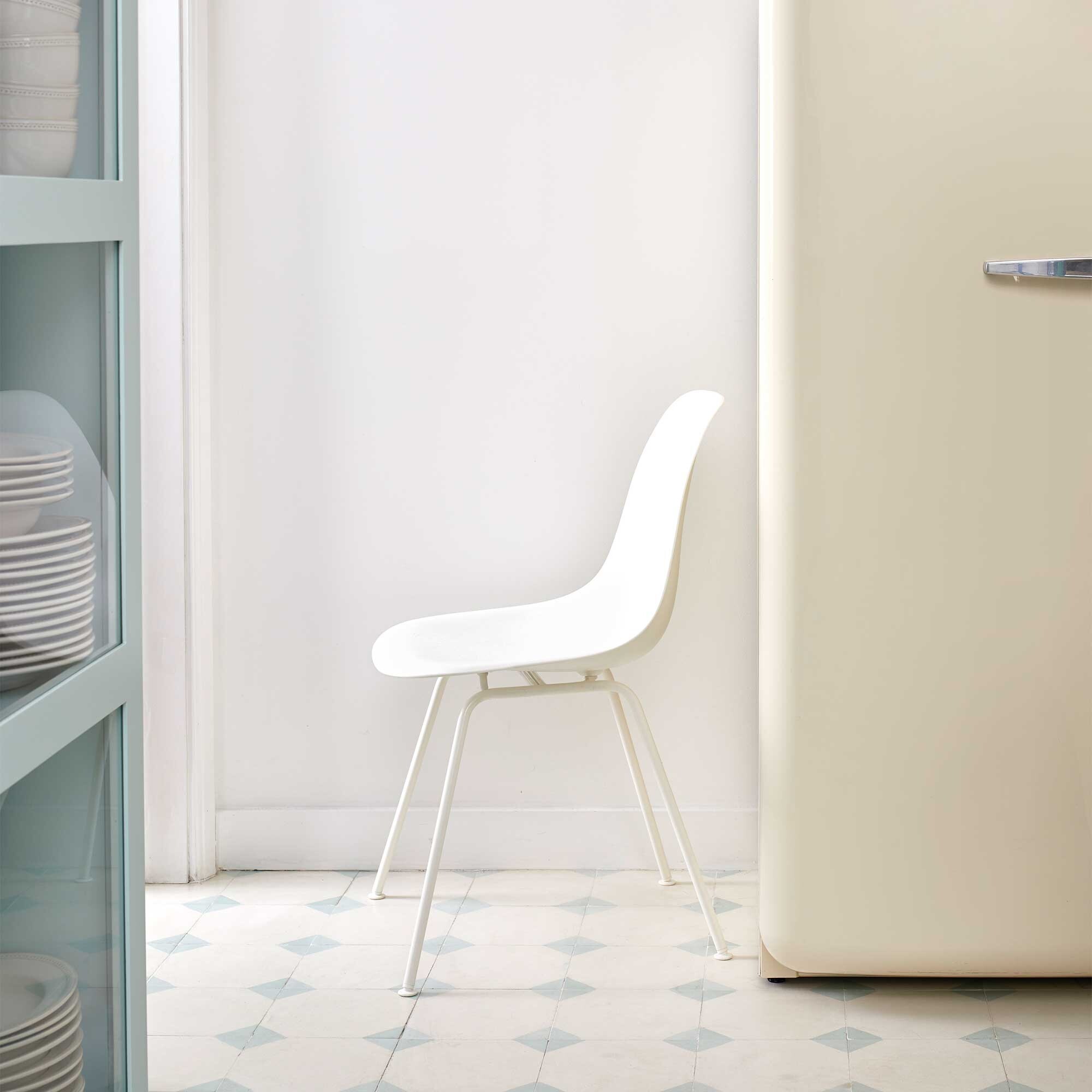 Eames Plastic Side Chair DSX White Base