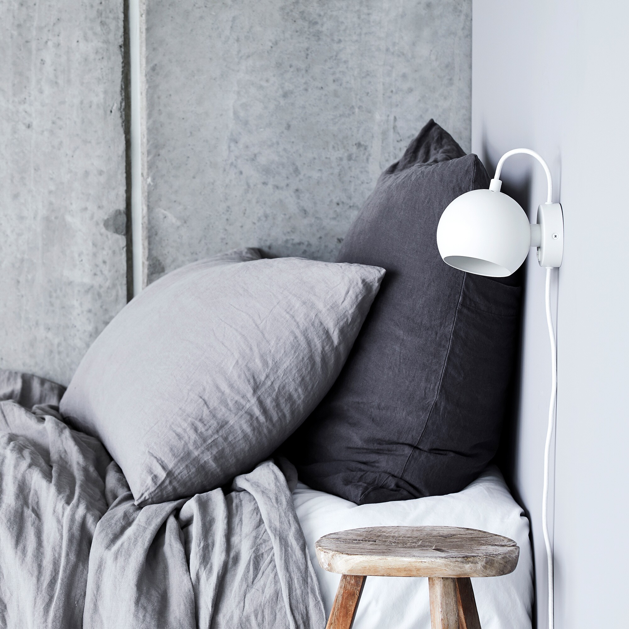 Ball Magnet Wall Lamp Matt