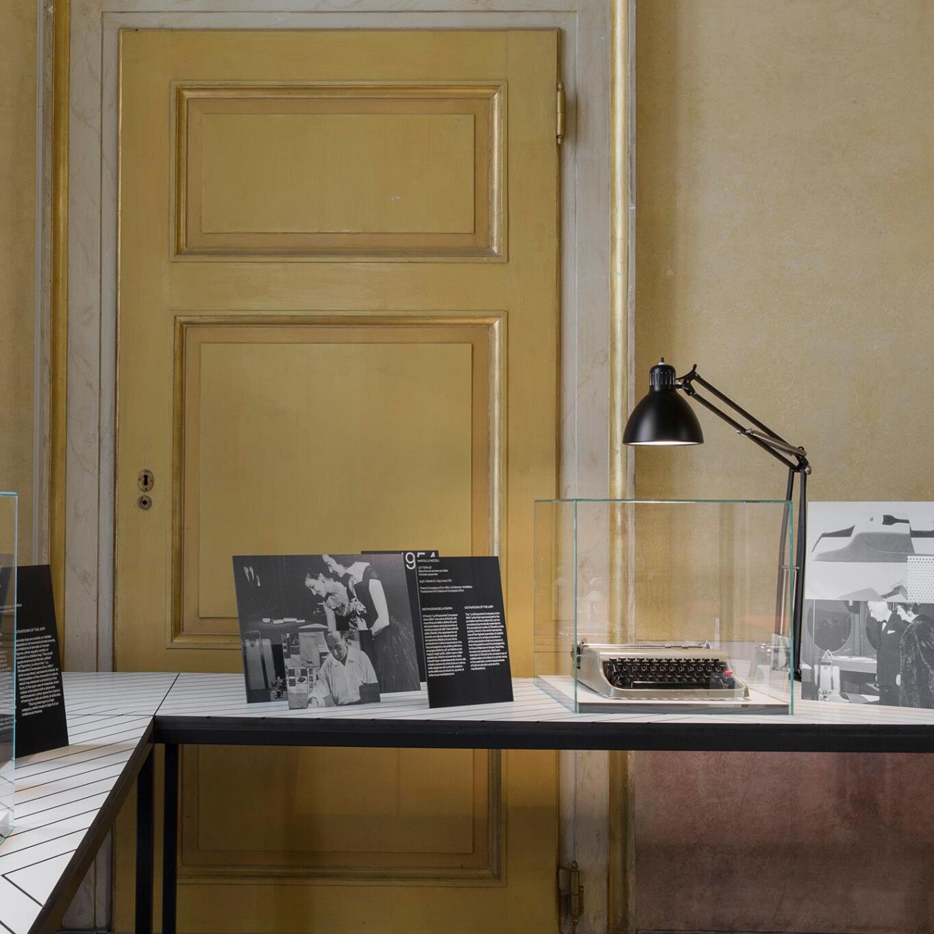 Naska Small Desk Lamp