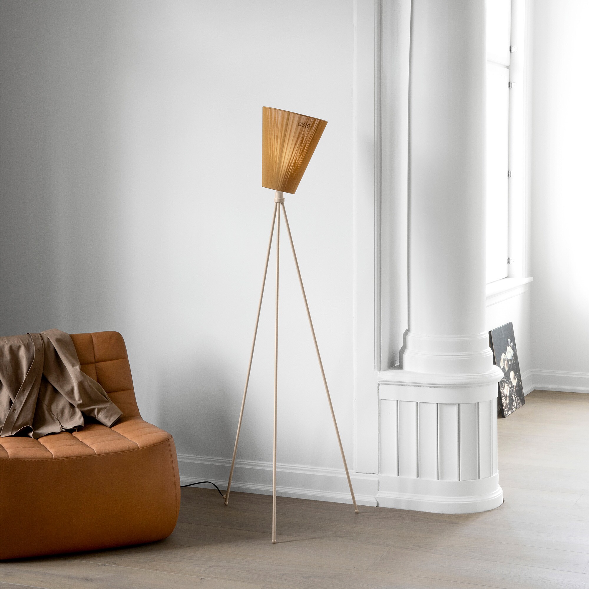 Oslo Wood Floor Lamp Beige Base