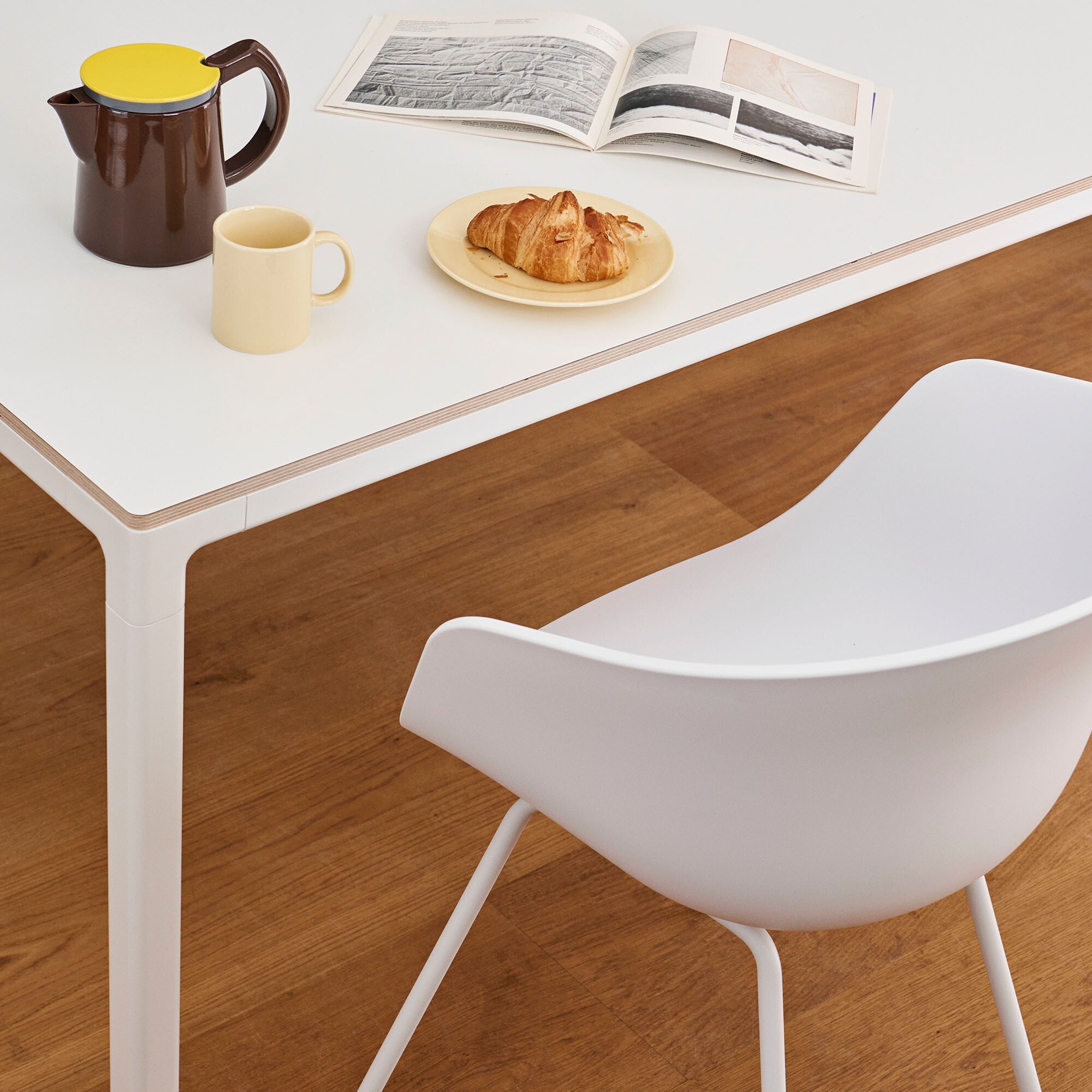 About a Chair AAC 26 2.0 White Steel Base