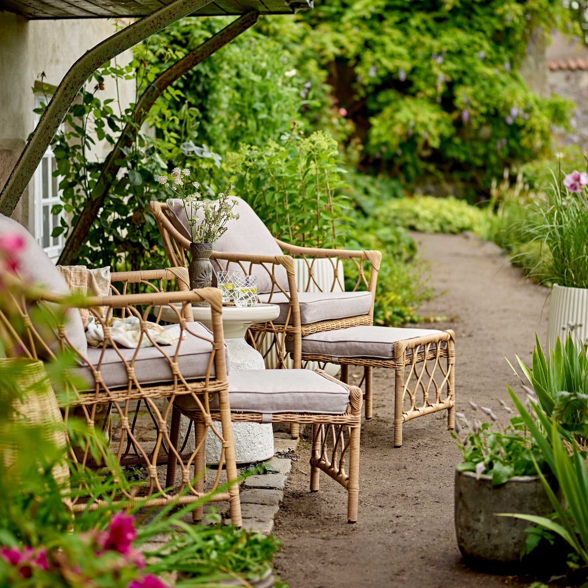 Belluce Lounge Chair with Stool