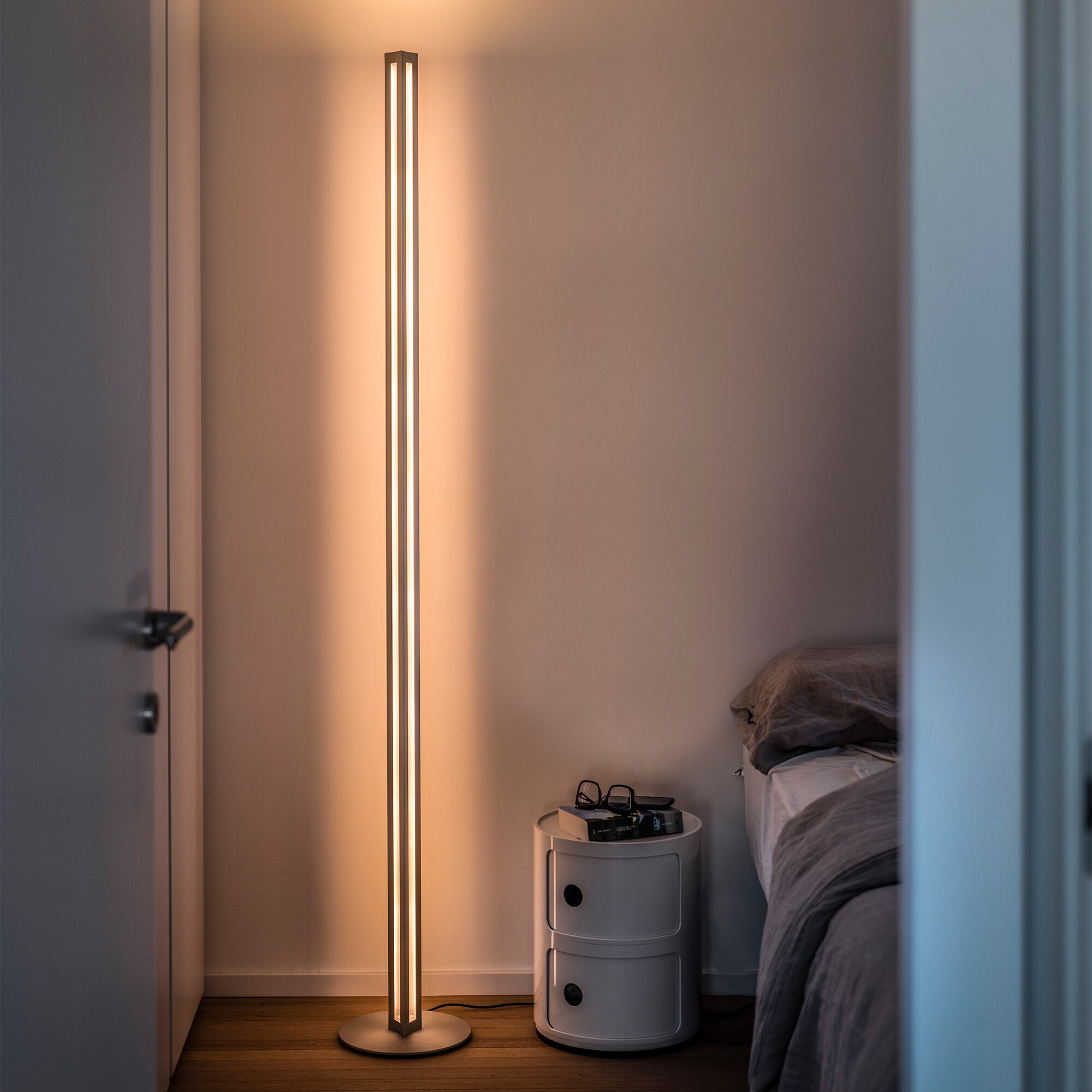 Chiaroscura LED Floor Lamp