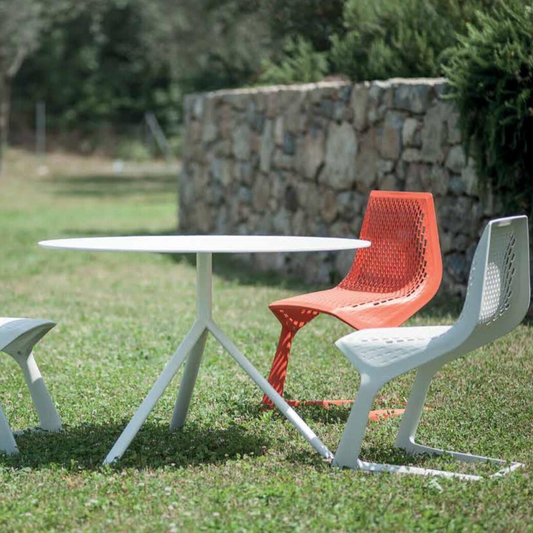 Myto Cantilever Chair
