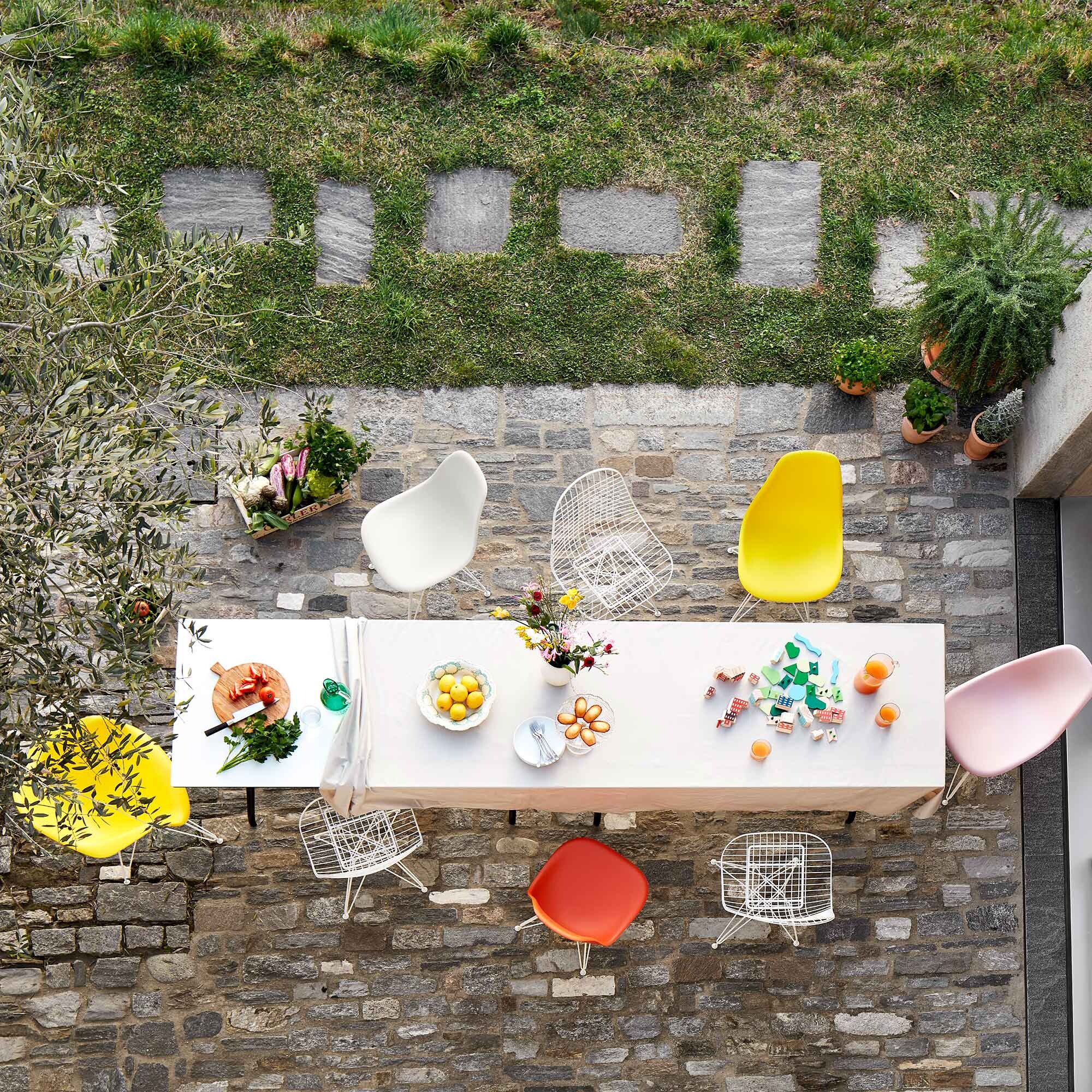 Eames Plastic Armchair DAR White Base