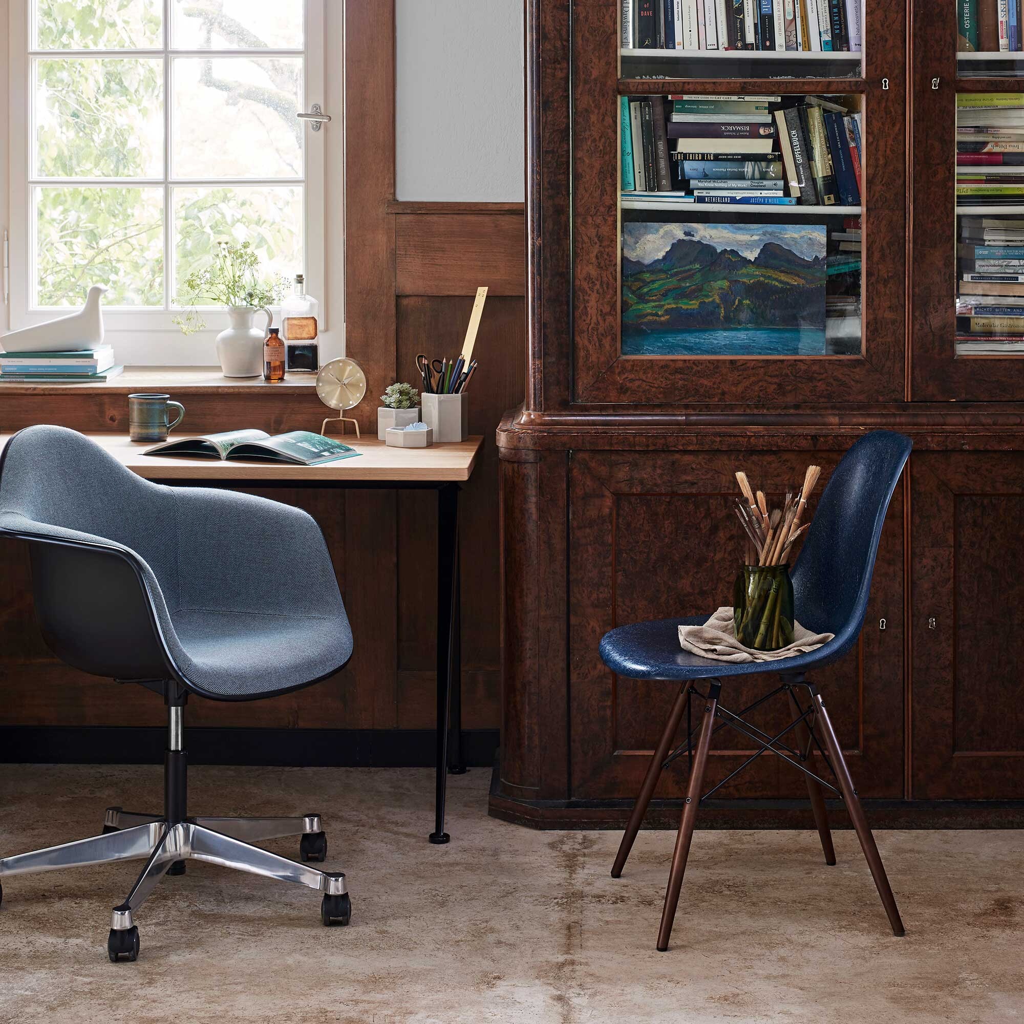 Eames Fiberglass Side Chair DSW Dark Maple