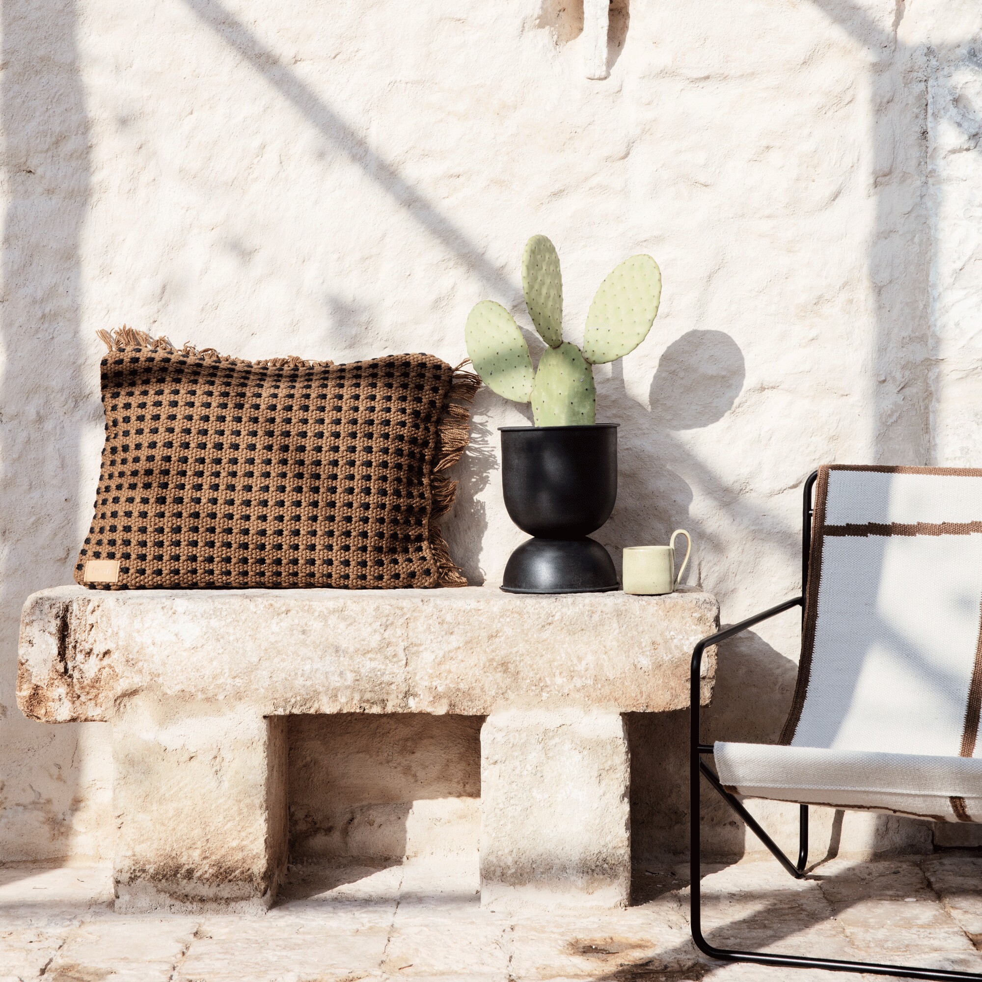 Hourglass Plant Pot S