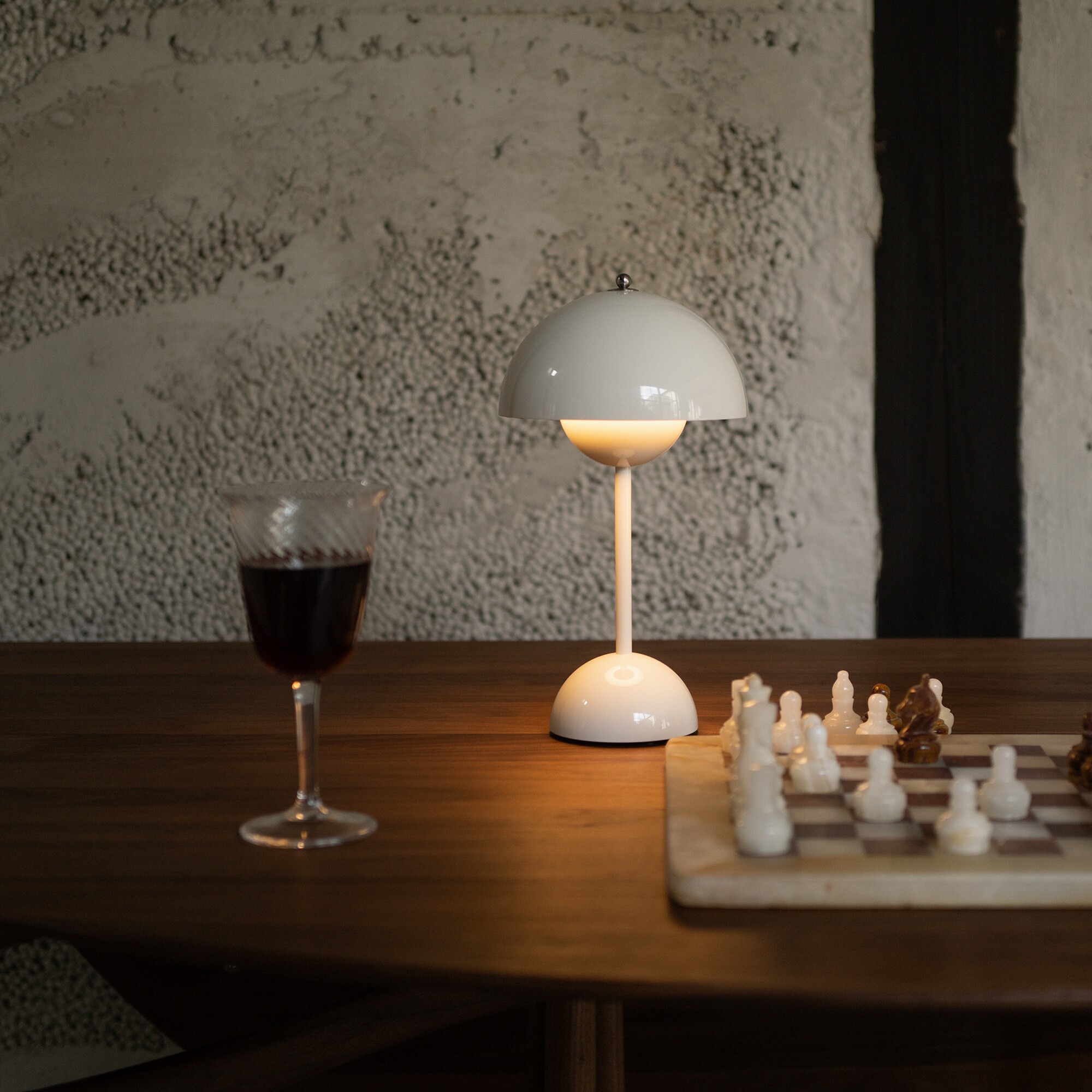 Flowerpot VP9 LED Battery Table Lamp