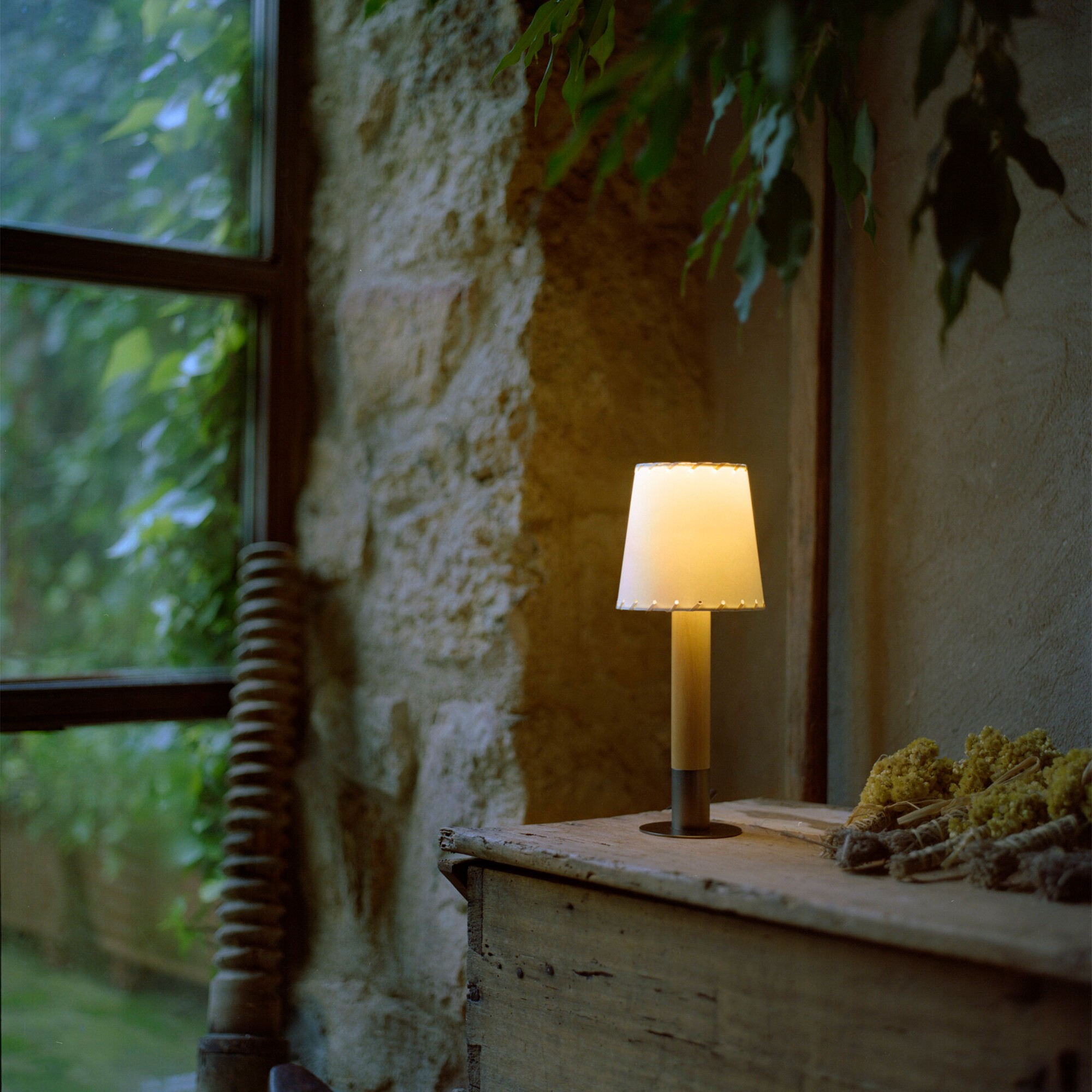 Basica Minima Table Lamp