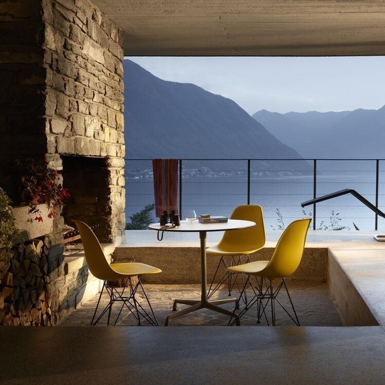 Eames Plastic Side Chair DSR RE Black Base