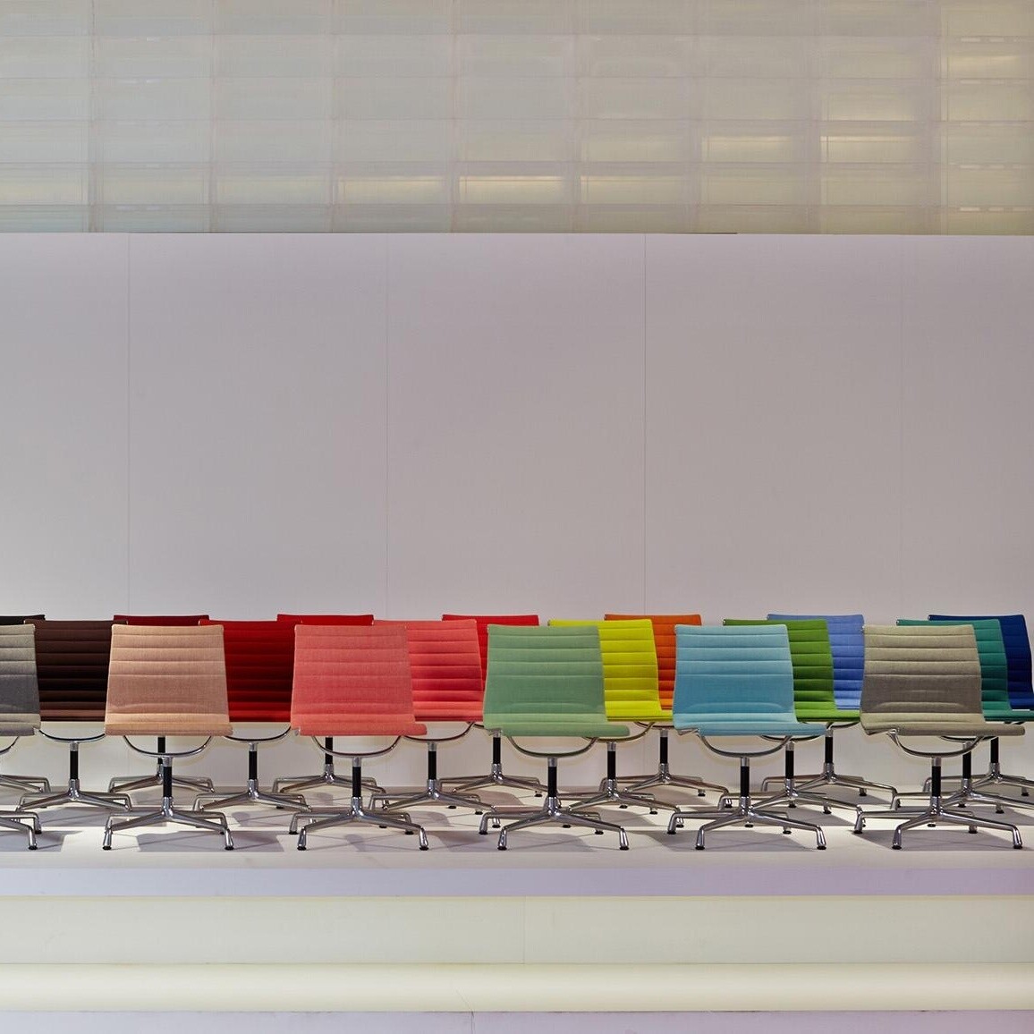 EA 101 Aluminium Chair