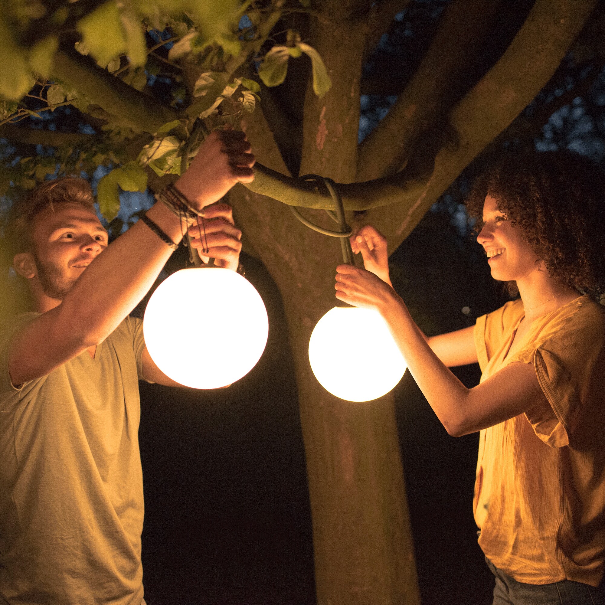 Bolleke Outdoor LED Hanging Lamp with Battery