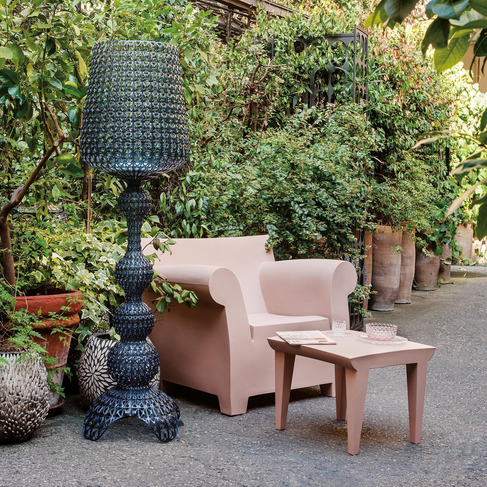 Bubble Club Outdoor Easy Chair