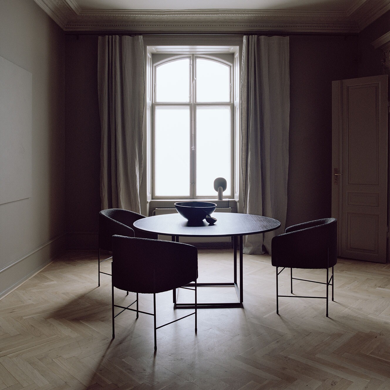 Florence Dining Table Ø145cm