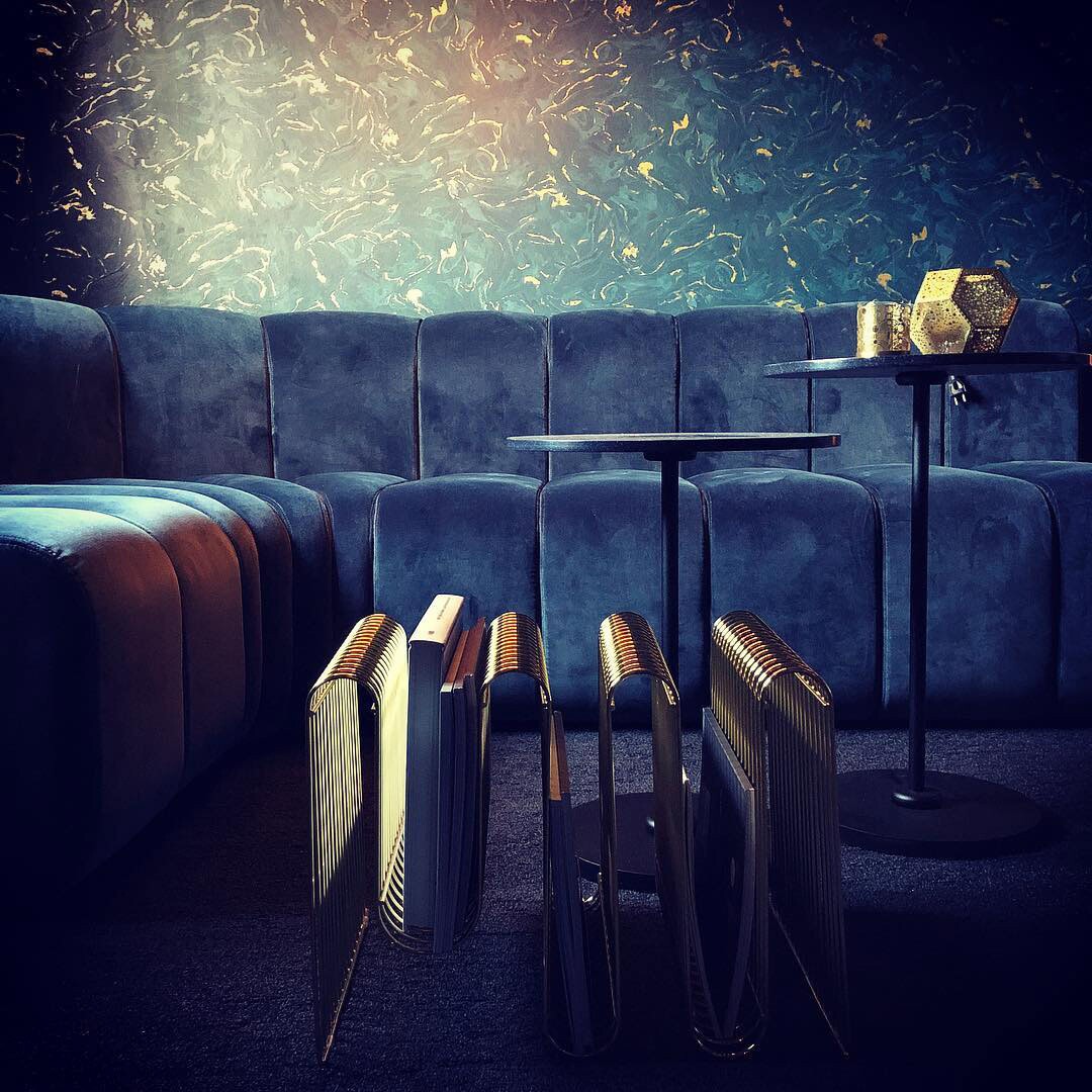 Curva Magazine Stand