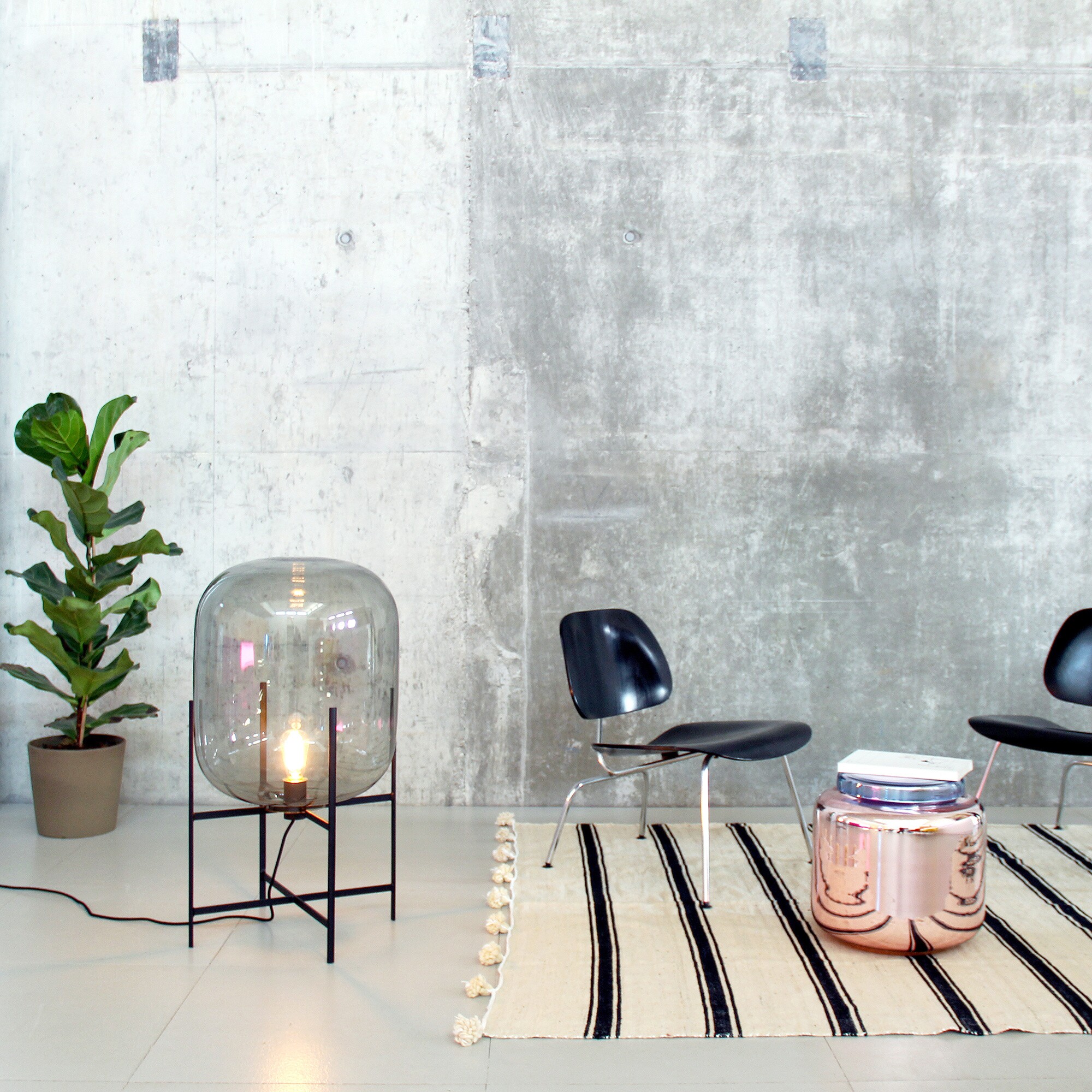 Oda Medium Floor Lamp Frame Black