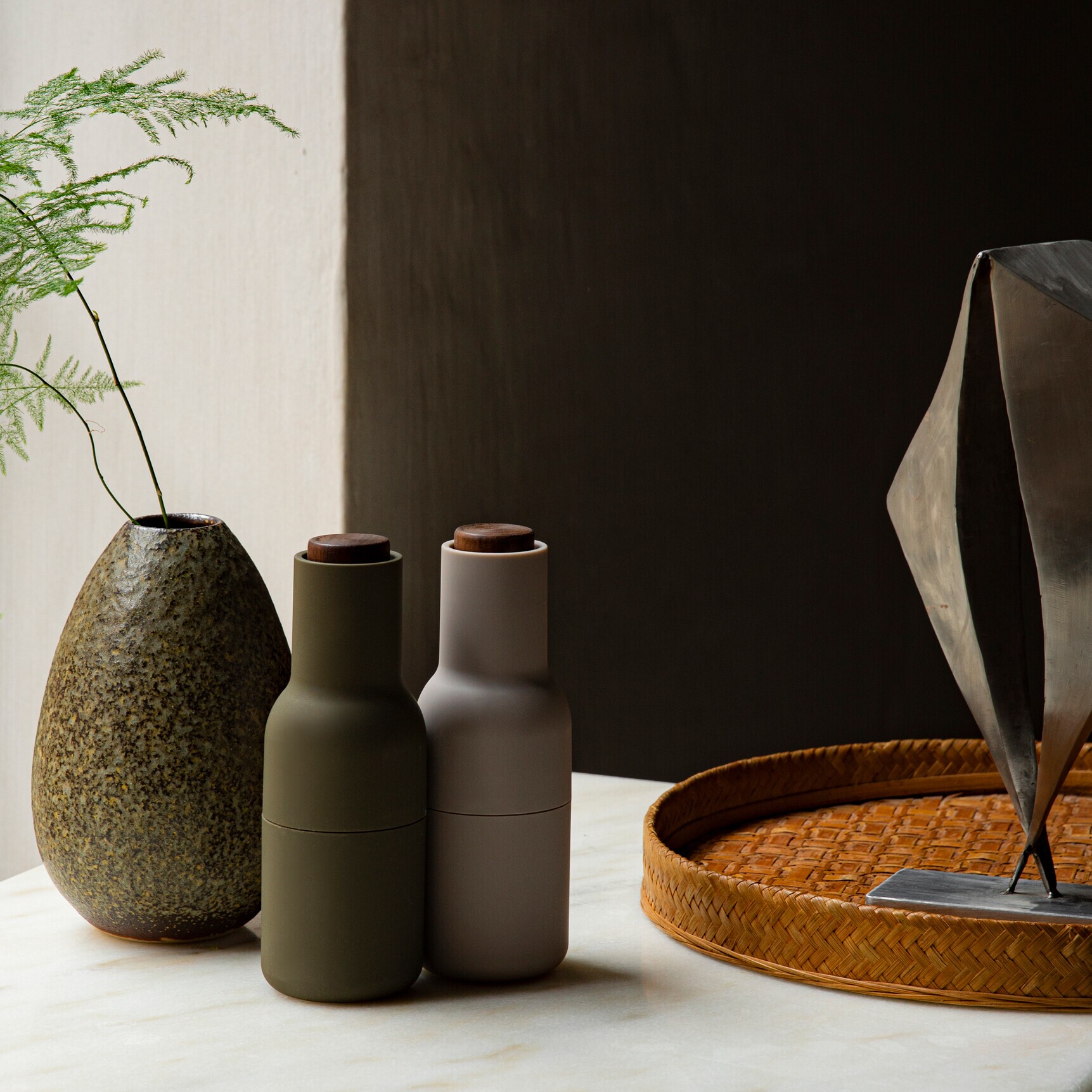 Bottle Grinder Set of 2 With Walnut Lid