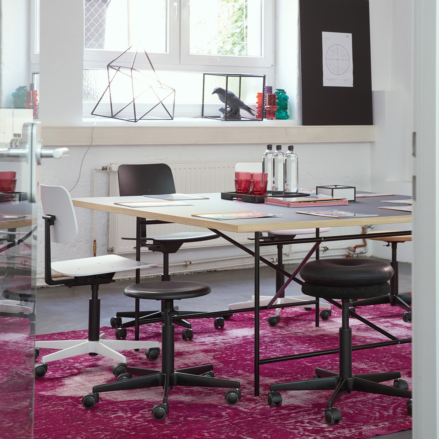 Mr. Square Swivel Chair With Wheels