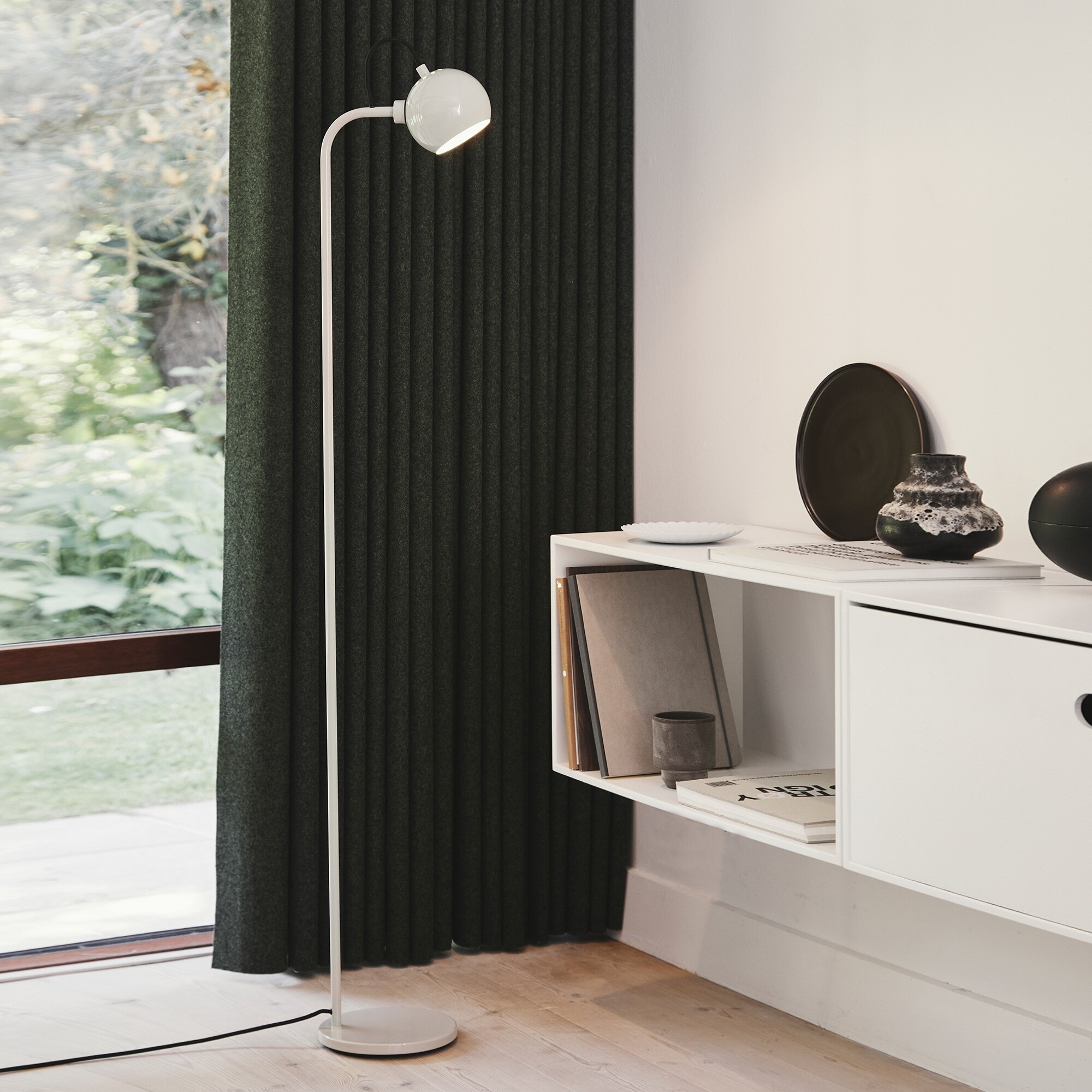 Ball Single Floor Lamp Glossy