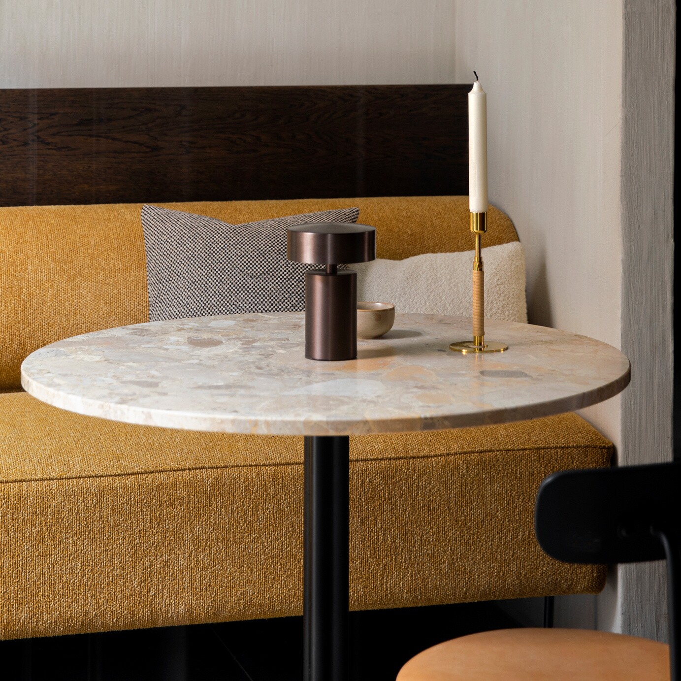 Column Table Lamp with Battery