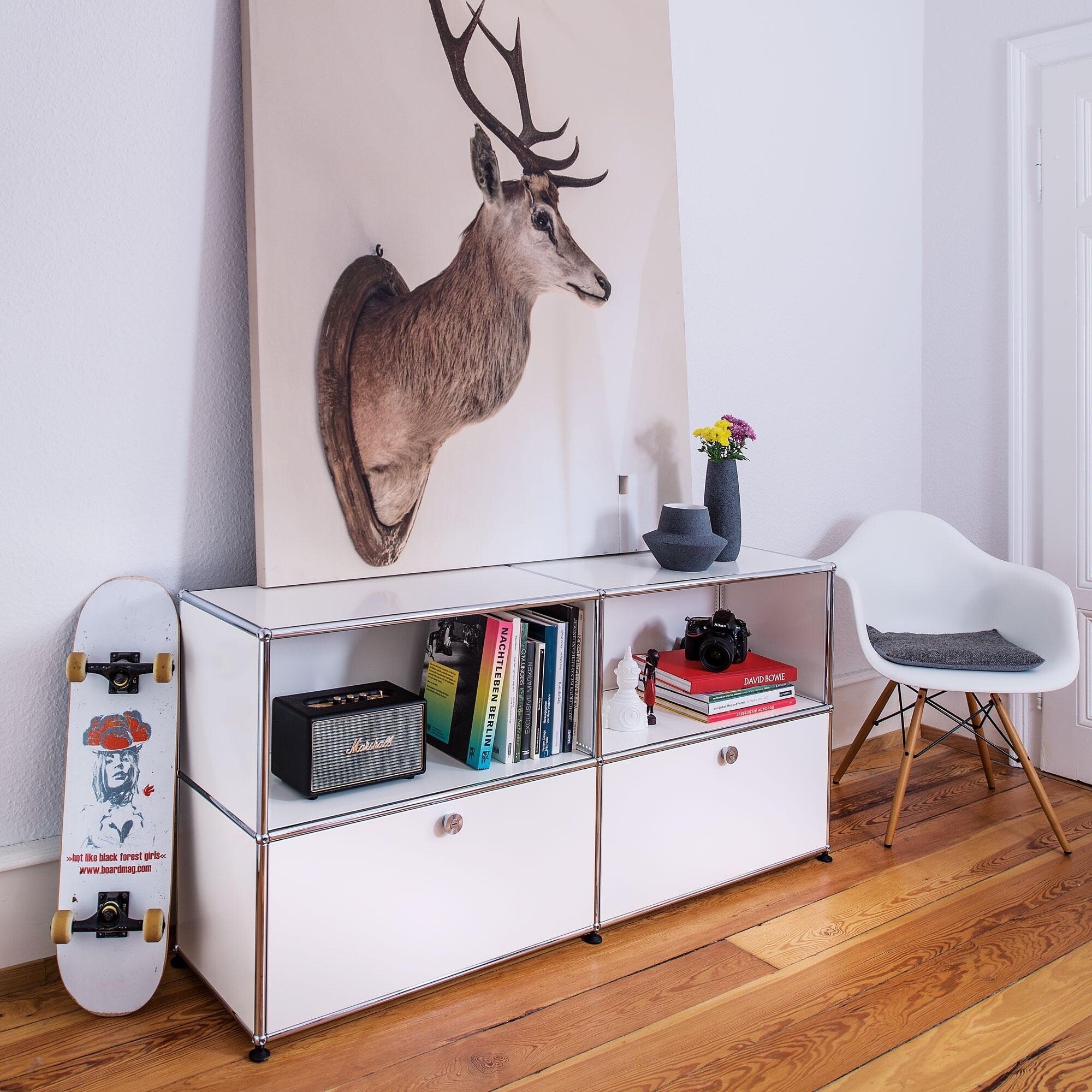 Eames Plastic Armchair DAW Golden Maple Base