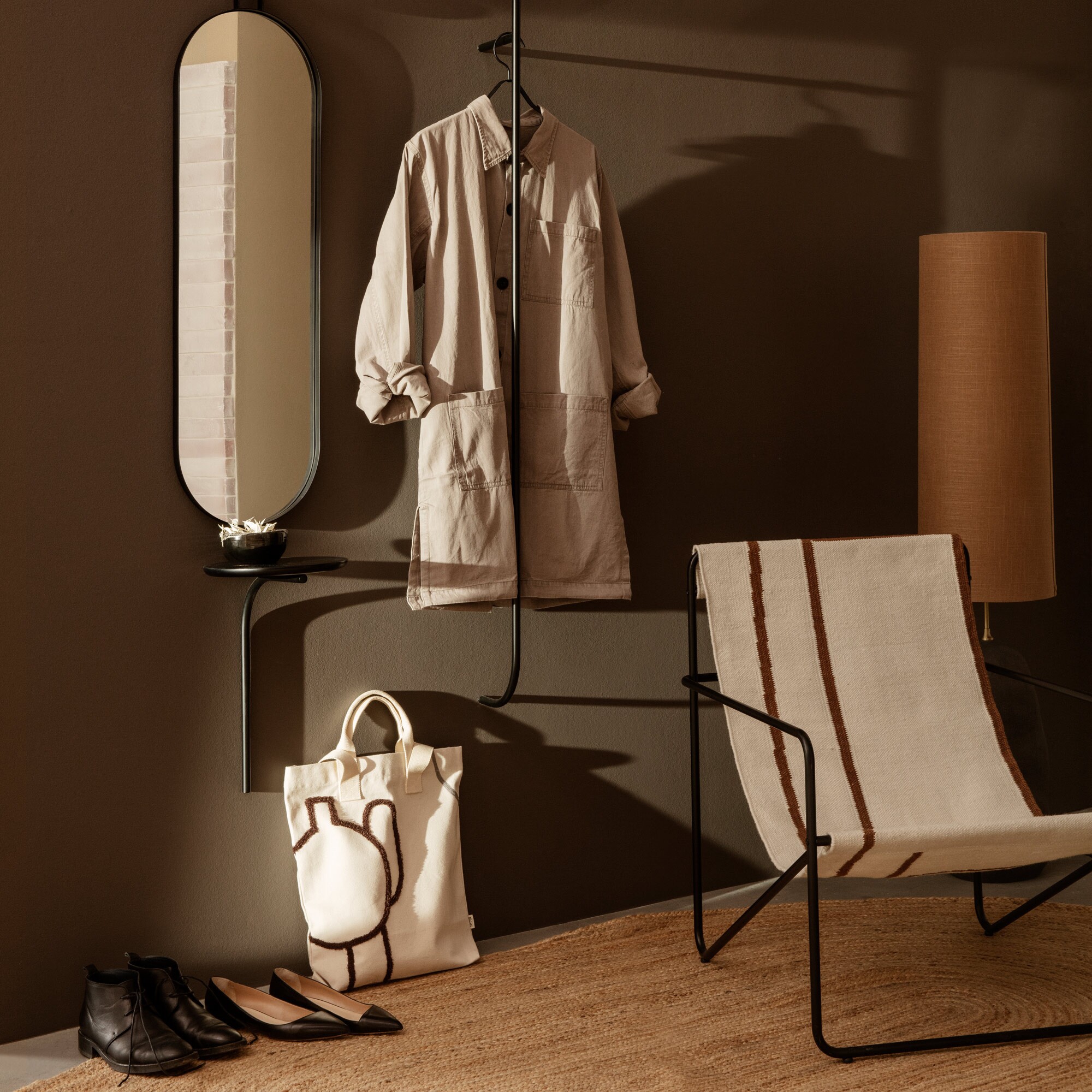 Desert Lounge Chair Black Frame