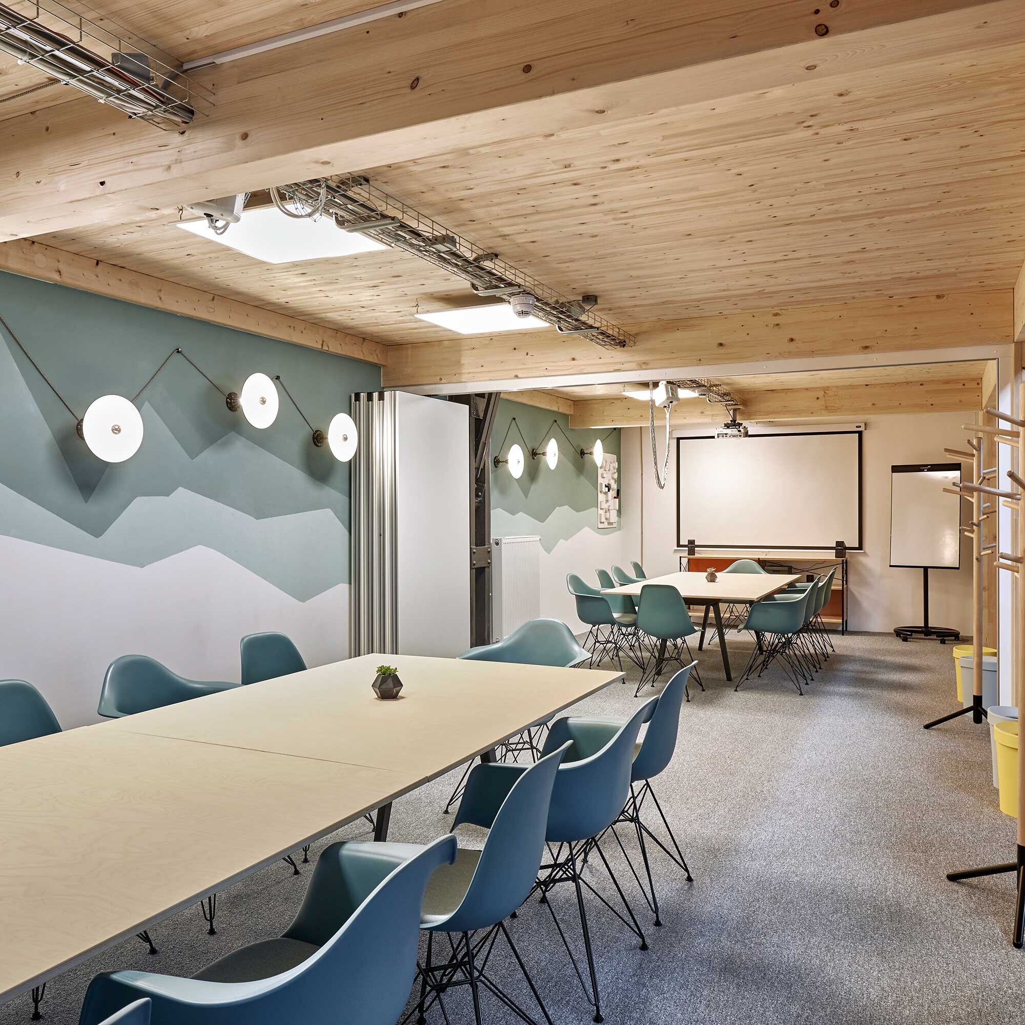 Eames Plastic Armchair DAR Black Base