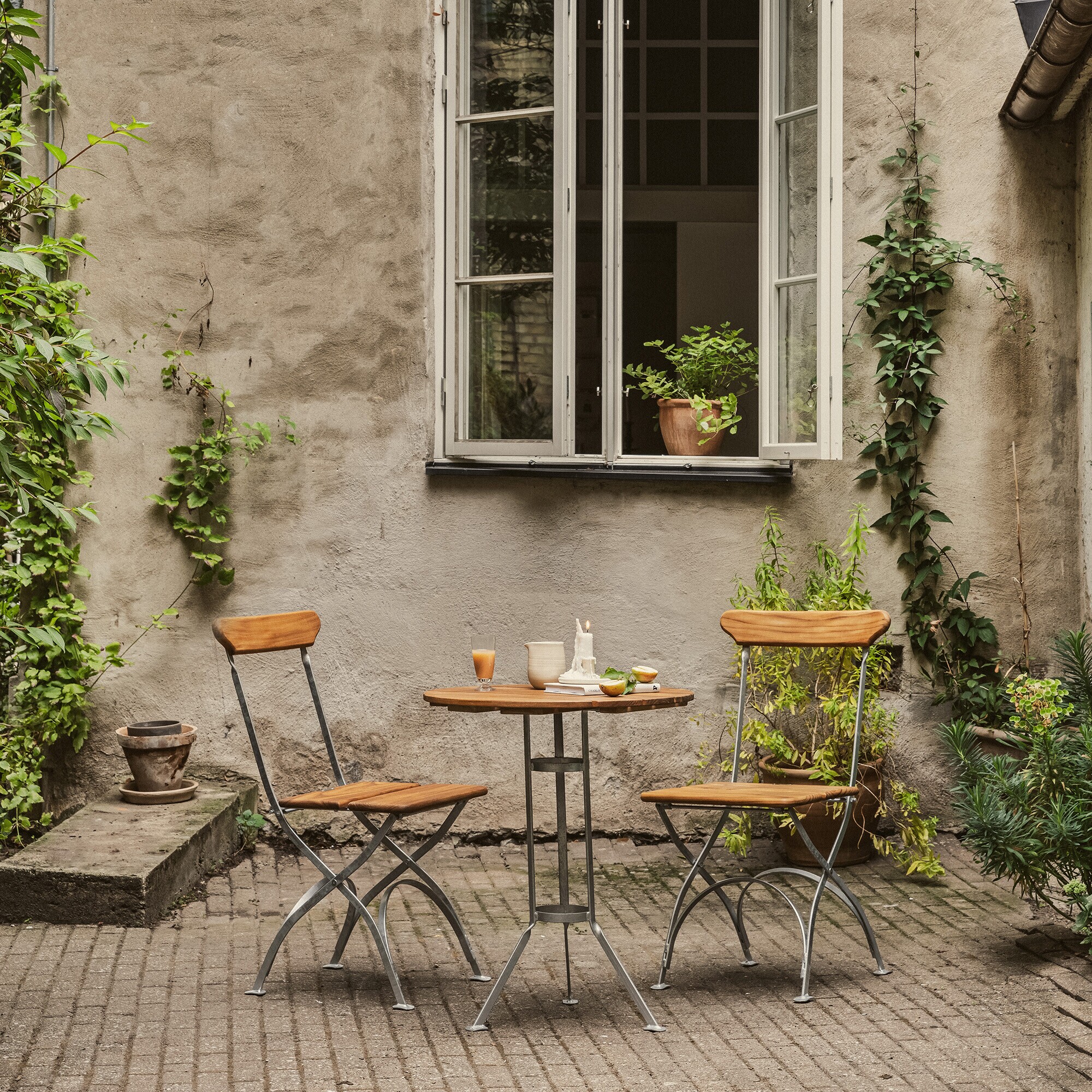 Bryggeri Garden Table Ø60cm Teak