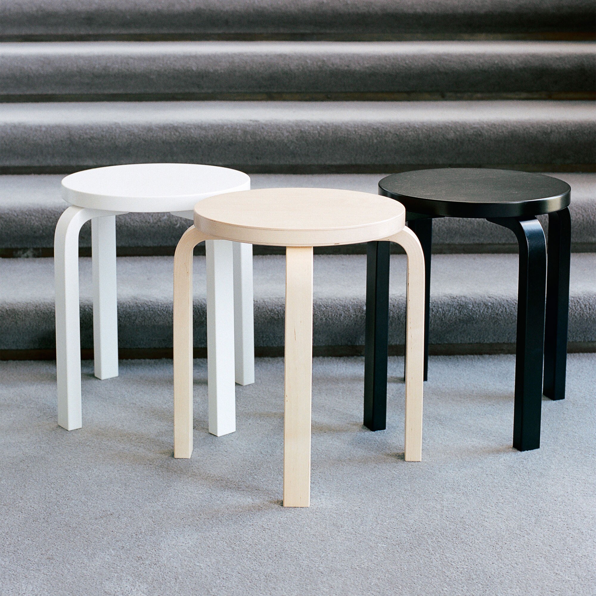 60 Stool Lacquered Base