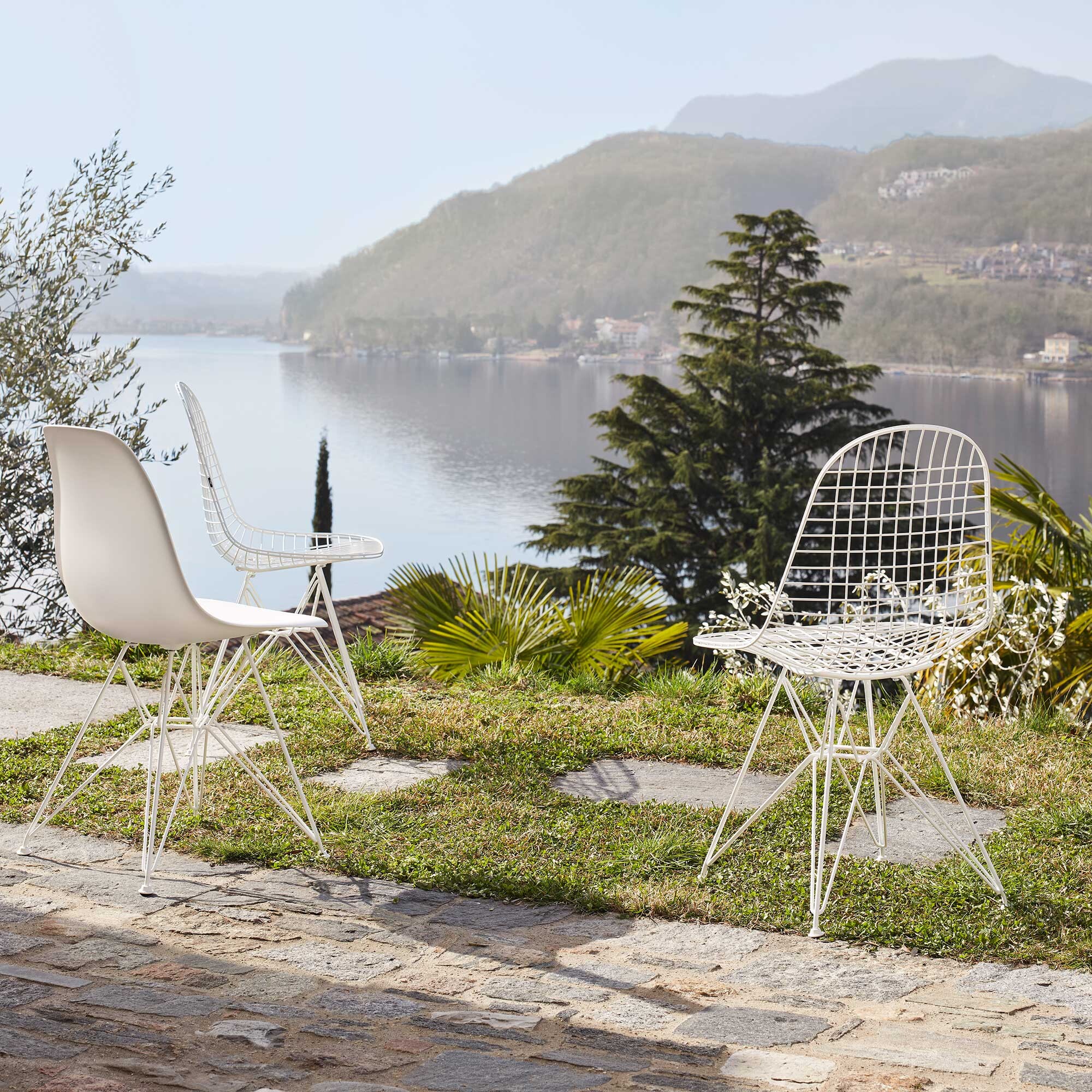 Eames Plastic Side Chair DSR White Base