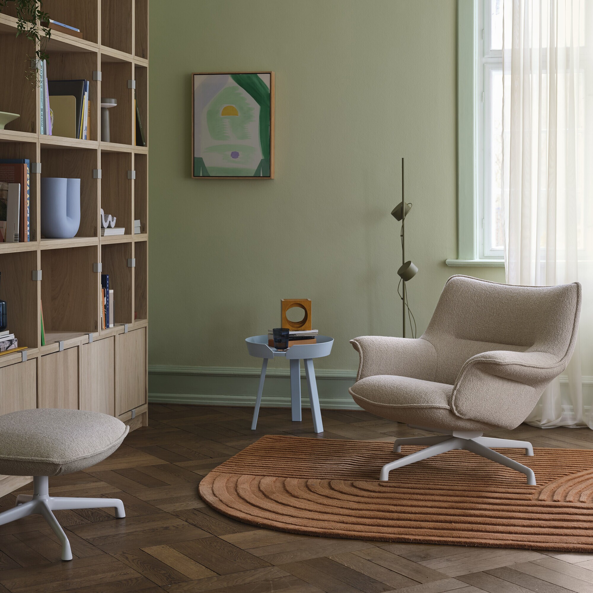 Doze Swivel Lounge Chair Low