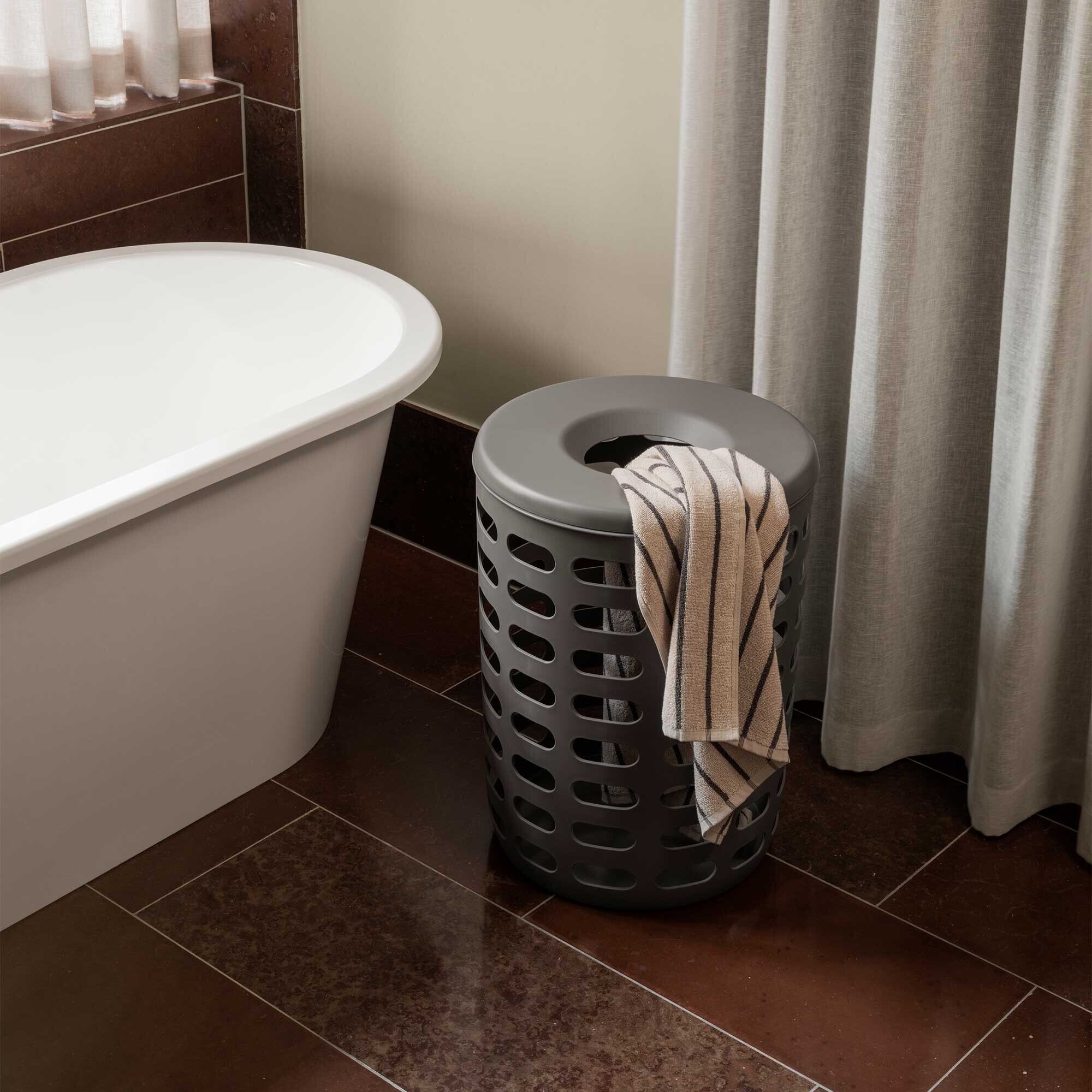 Arto Bath Towel Thin Stripes 140x70cm