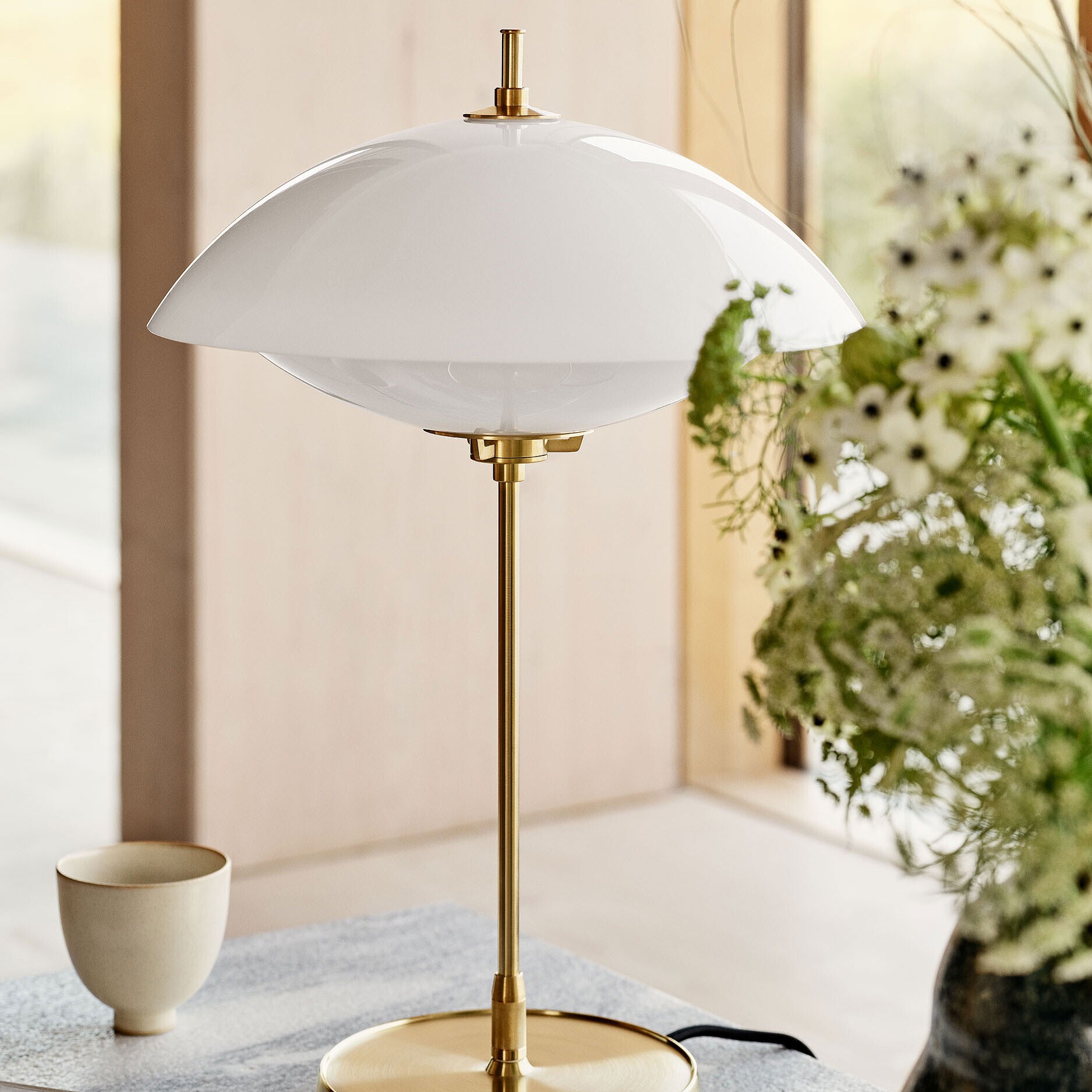 Clam™ Table Lamp