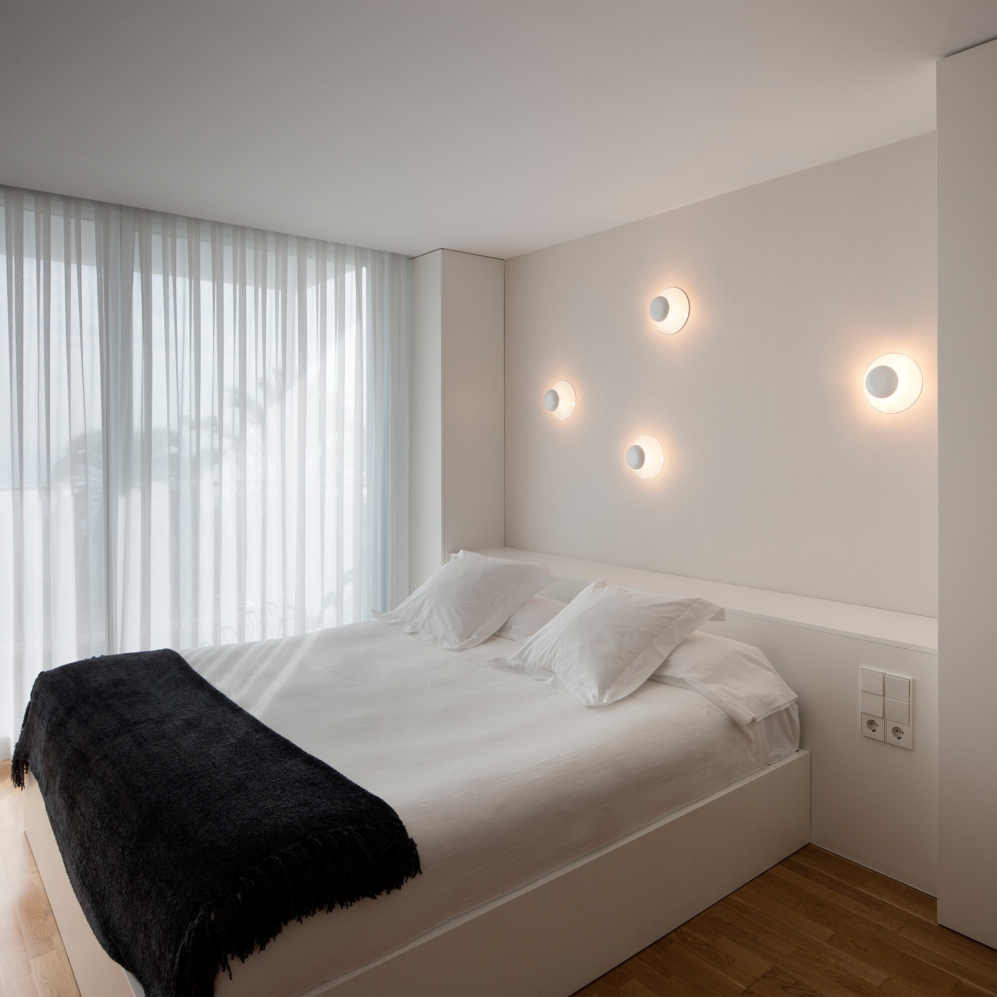 Funnel 2012 LEDWall/ Ceiling Lamp