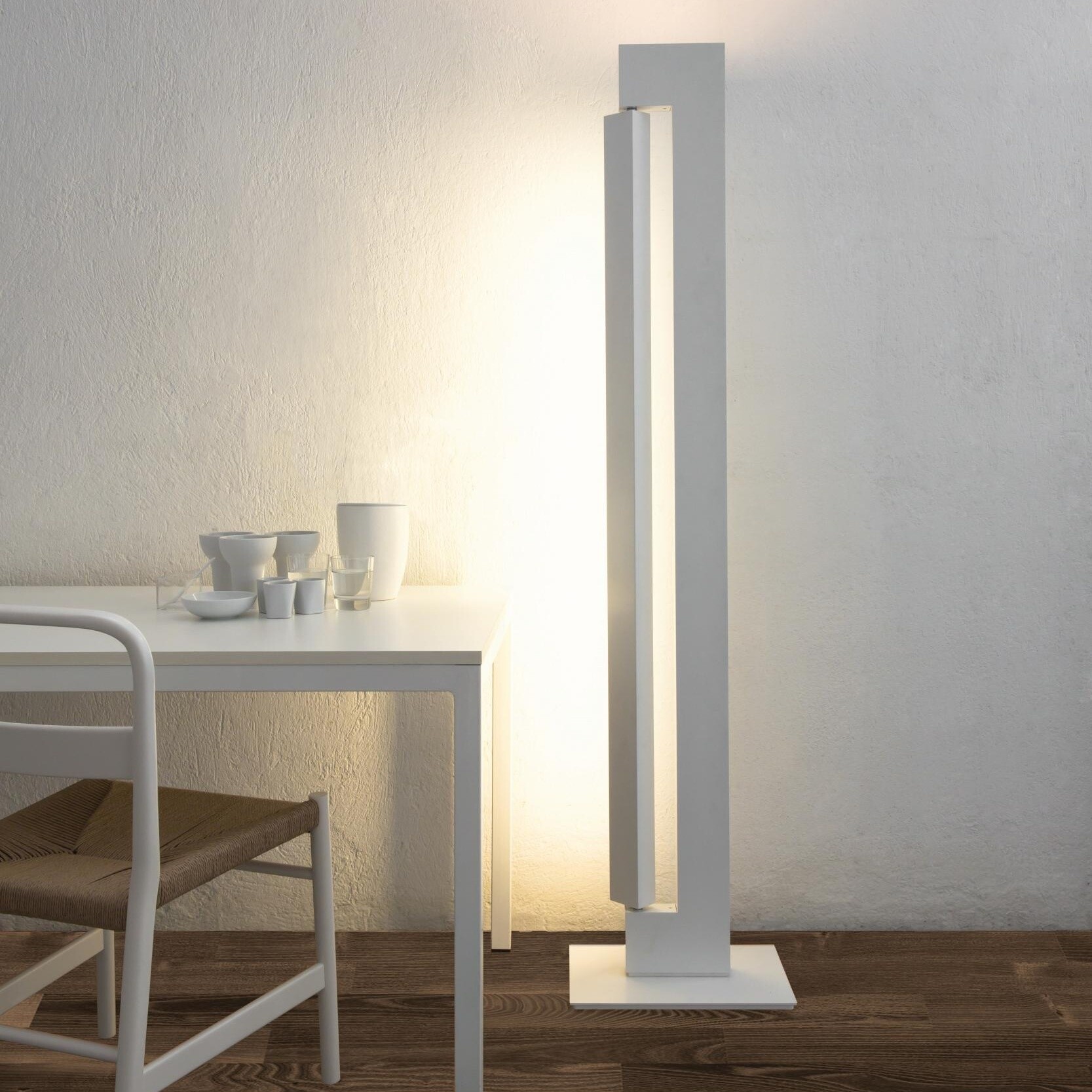 Ara LED Floor Lamp