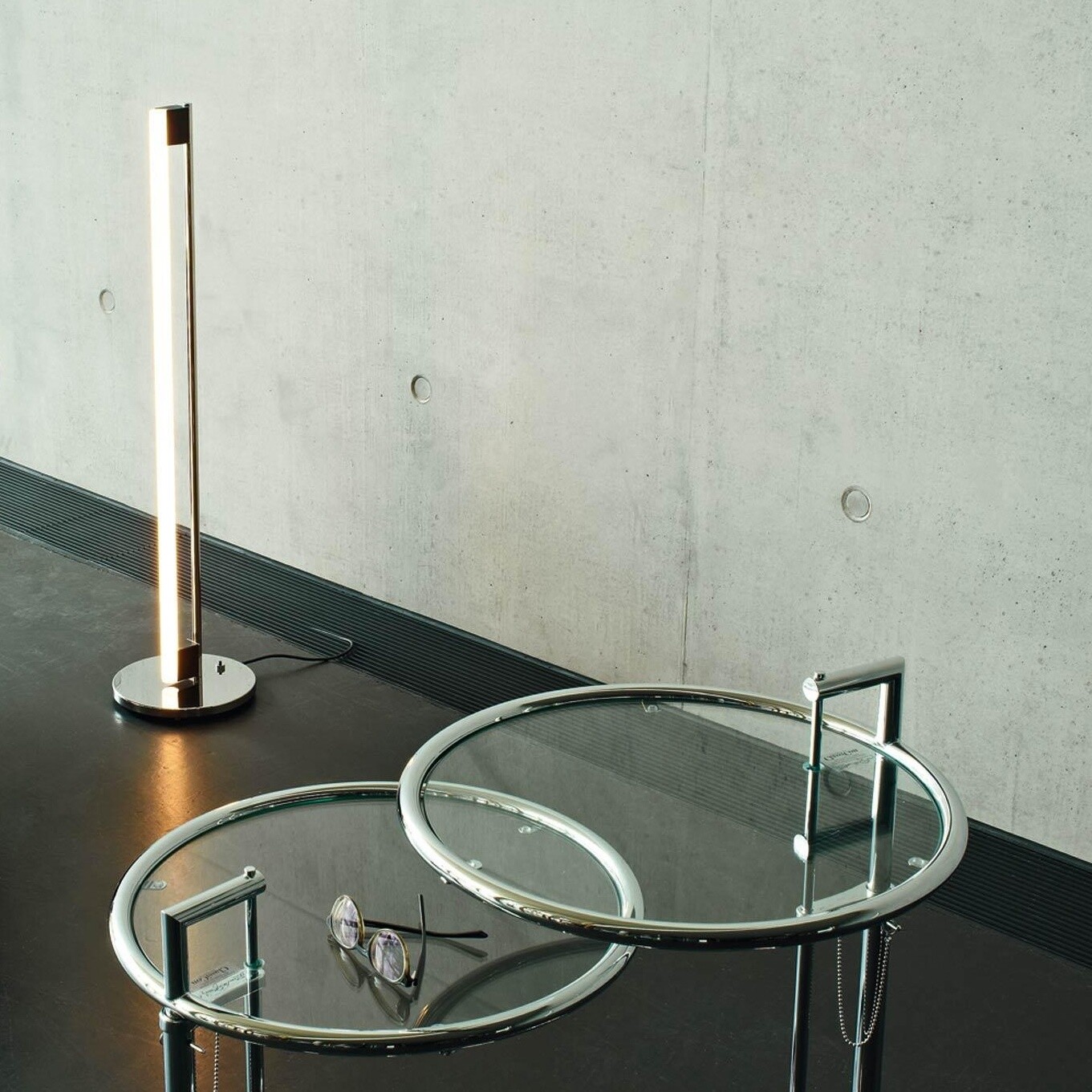 Adjustable Table E 1027