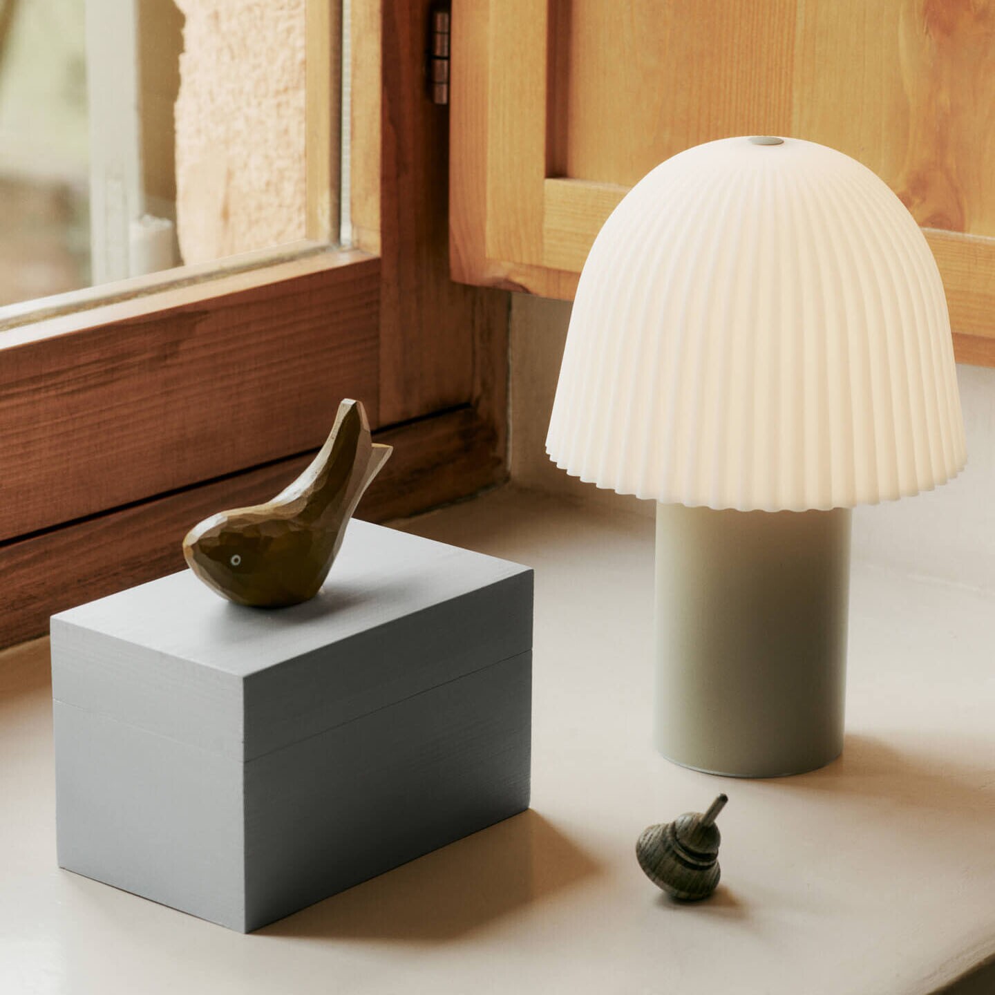 Frill LED Table Lamp with Battery