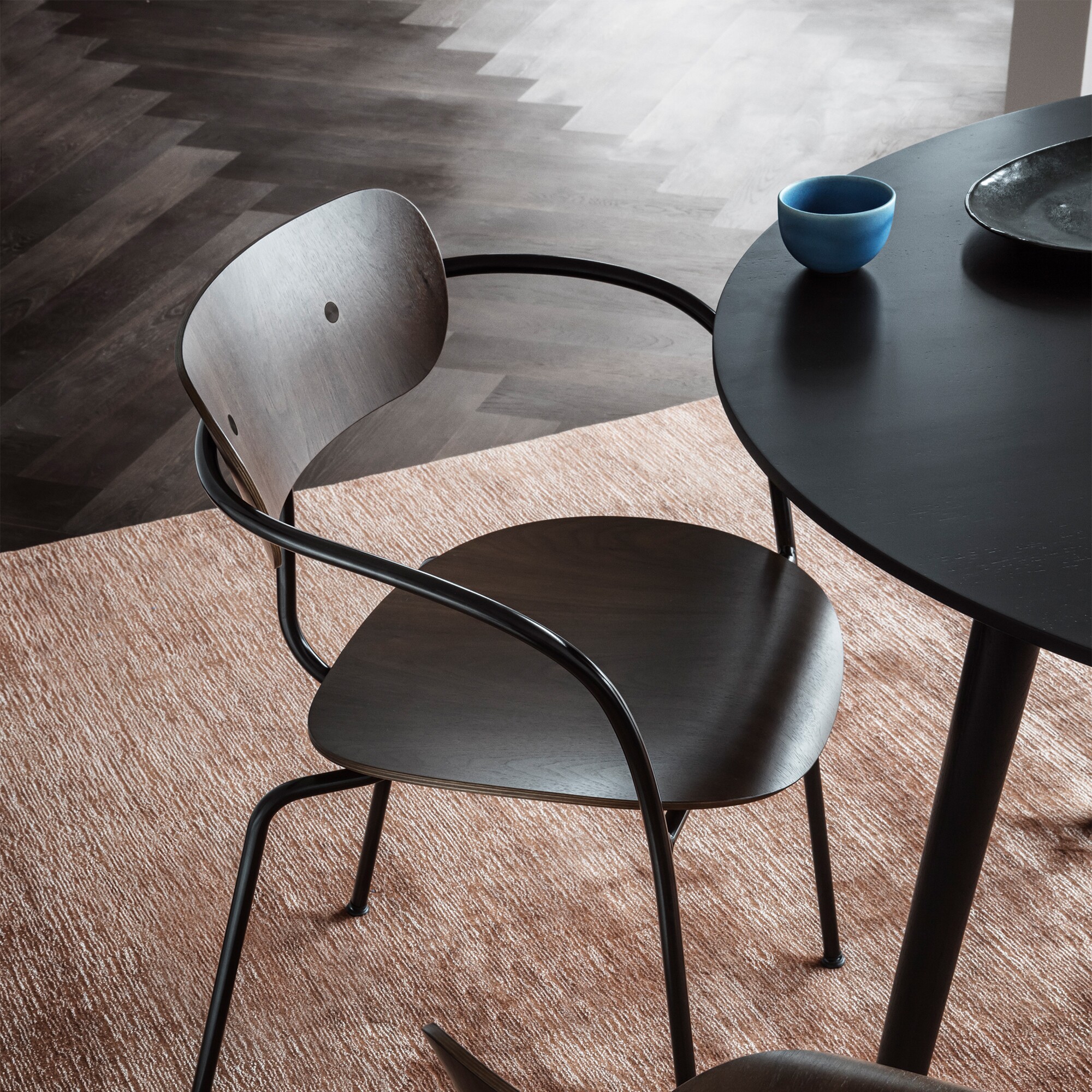 In Between SK3 Dining Table